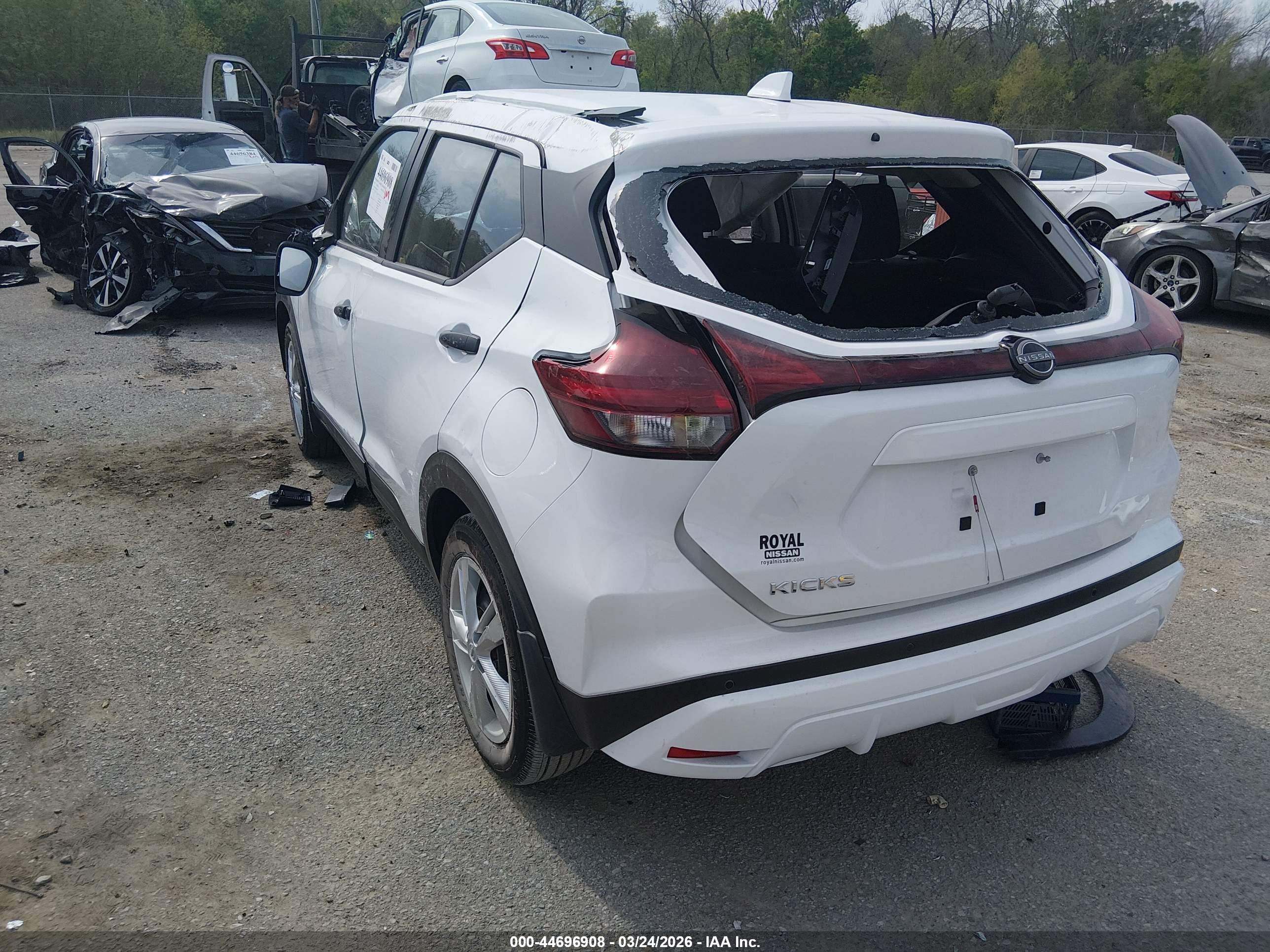 NISSAN KICKS image 3