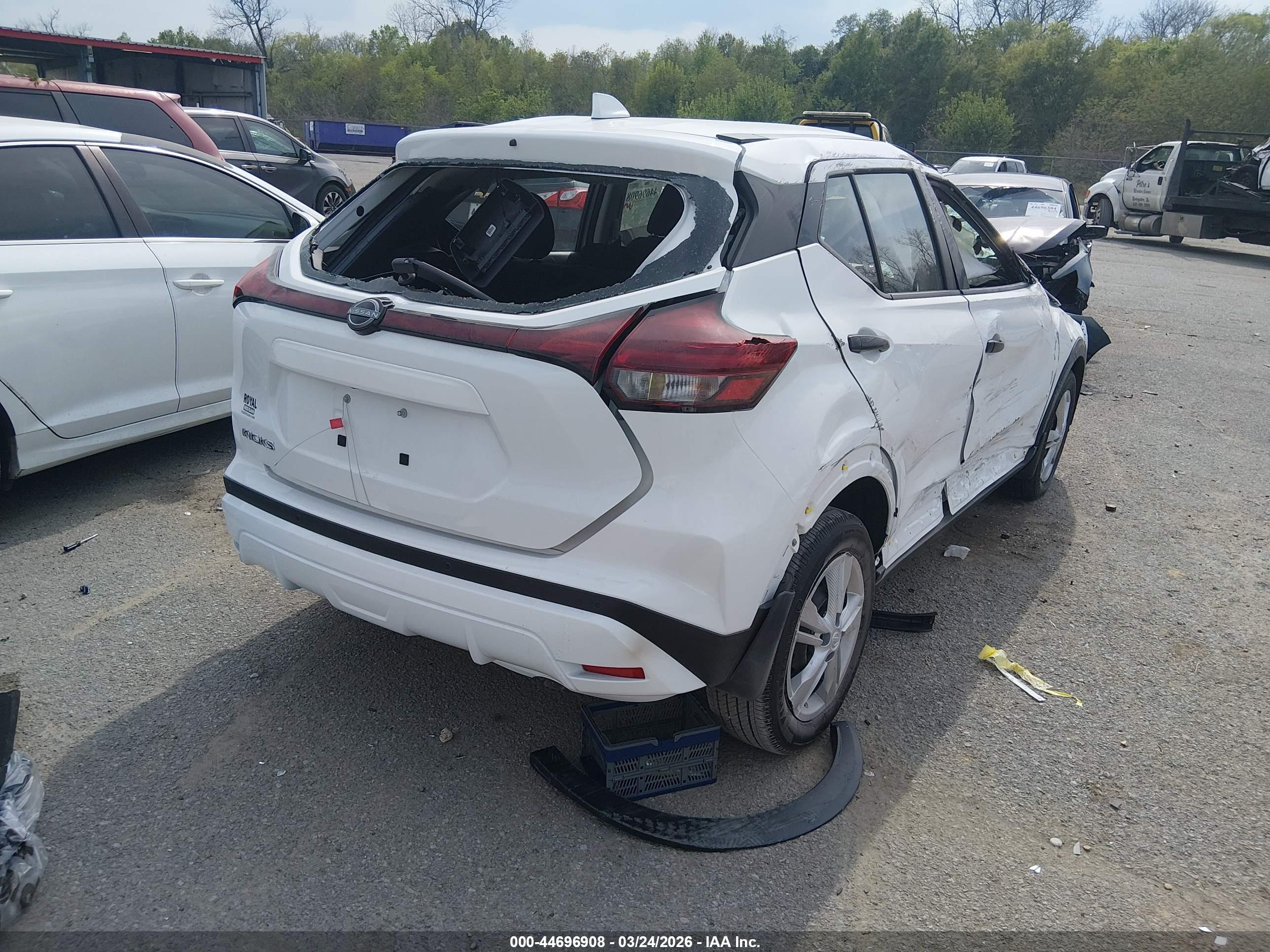 NISSAN KICKS image 4