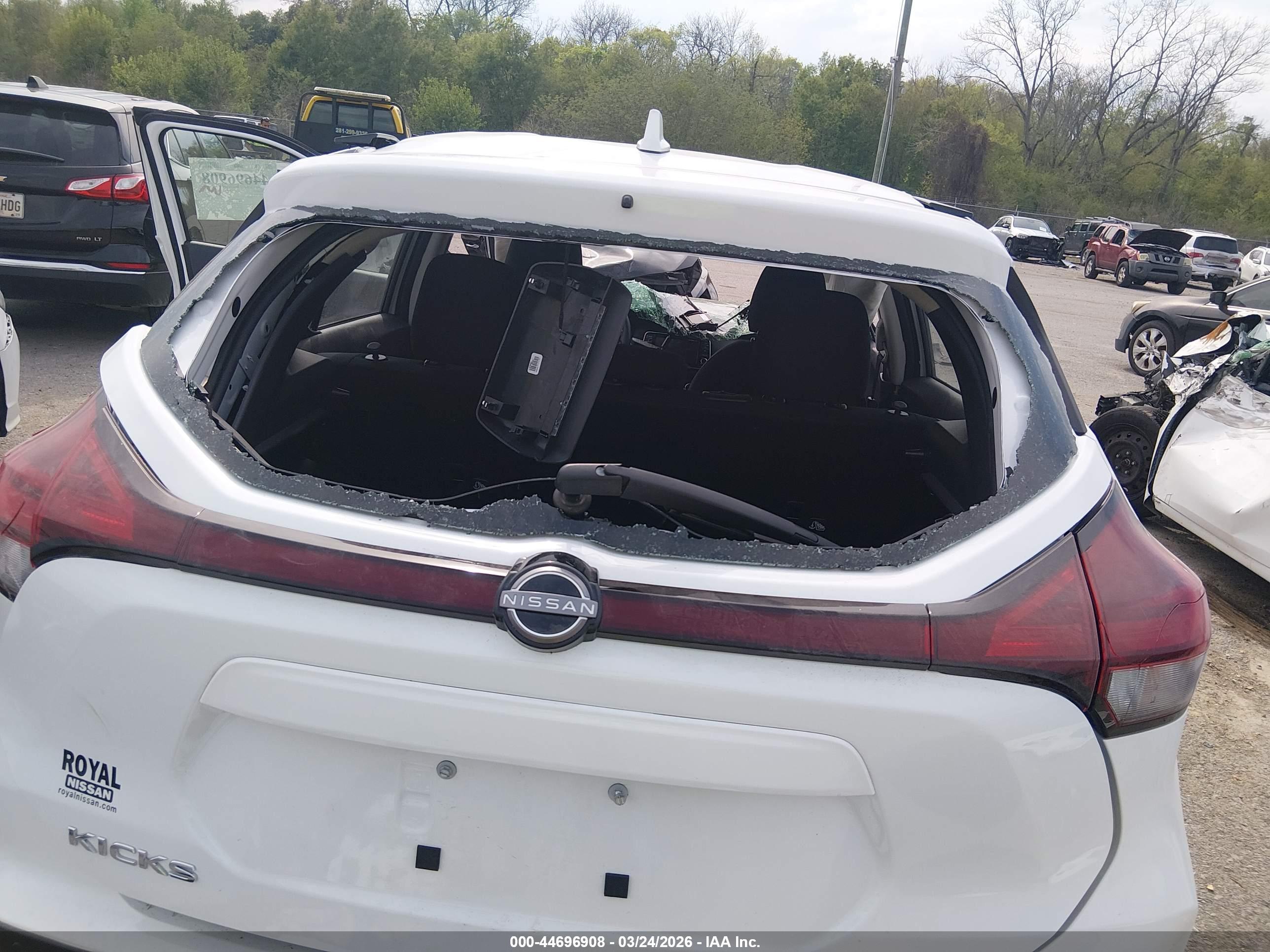 NISSAN KICKS image 6