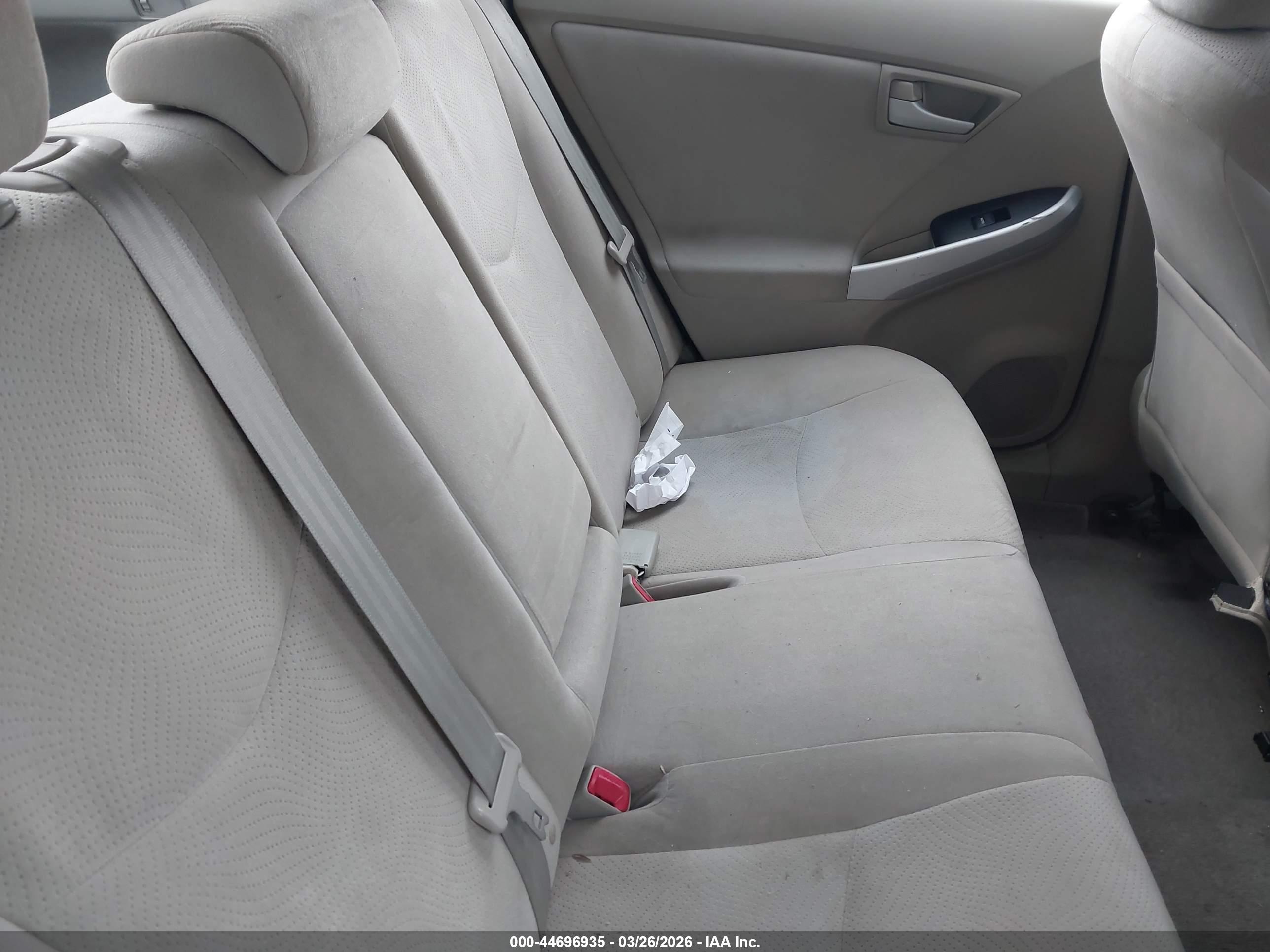 TOYOTA PRIUS image 8
