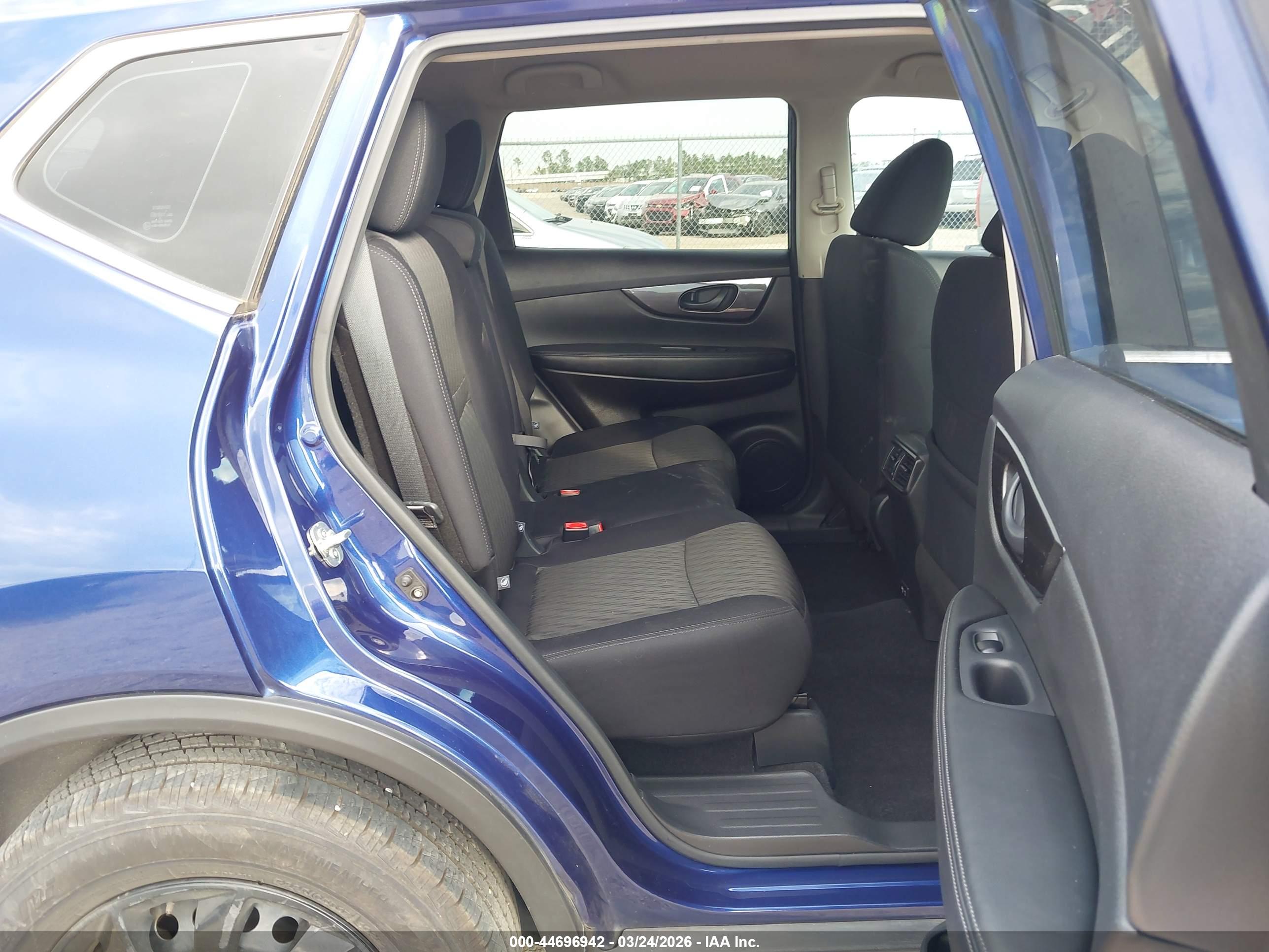NISSAN ROGUE image 8