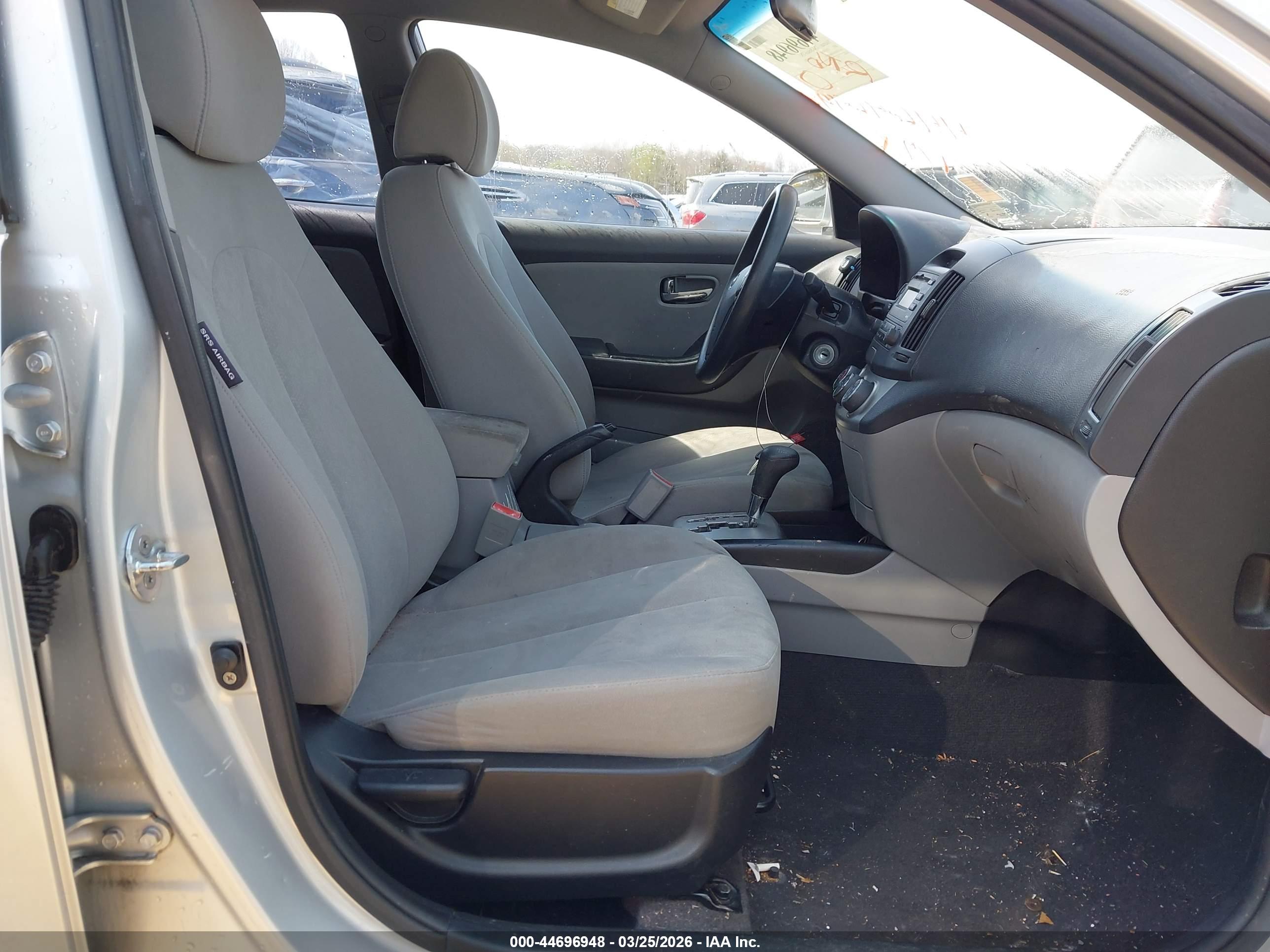 HYUNDAI ELANTRA image 5