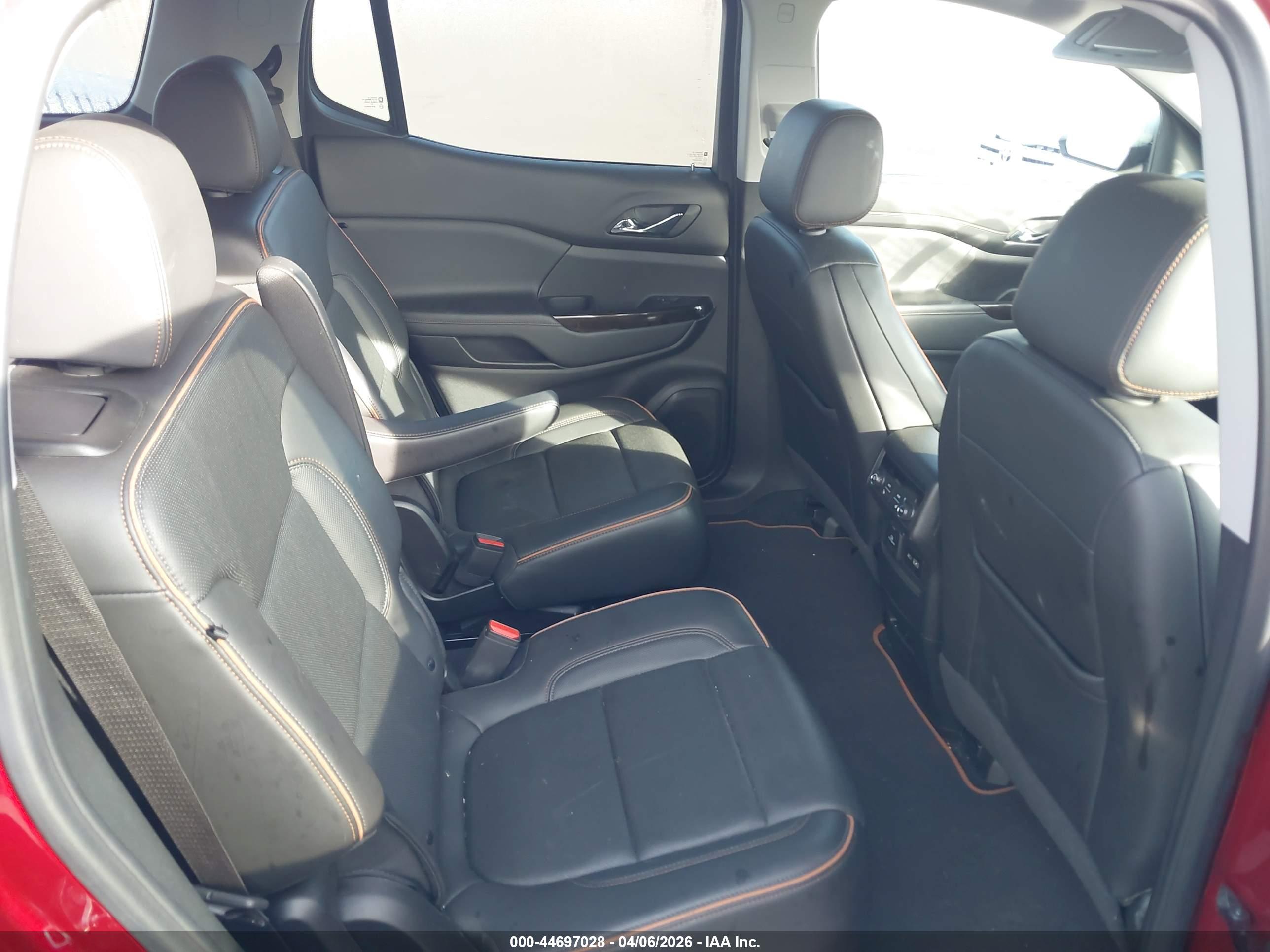 GMC ACADIA image 8