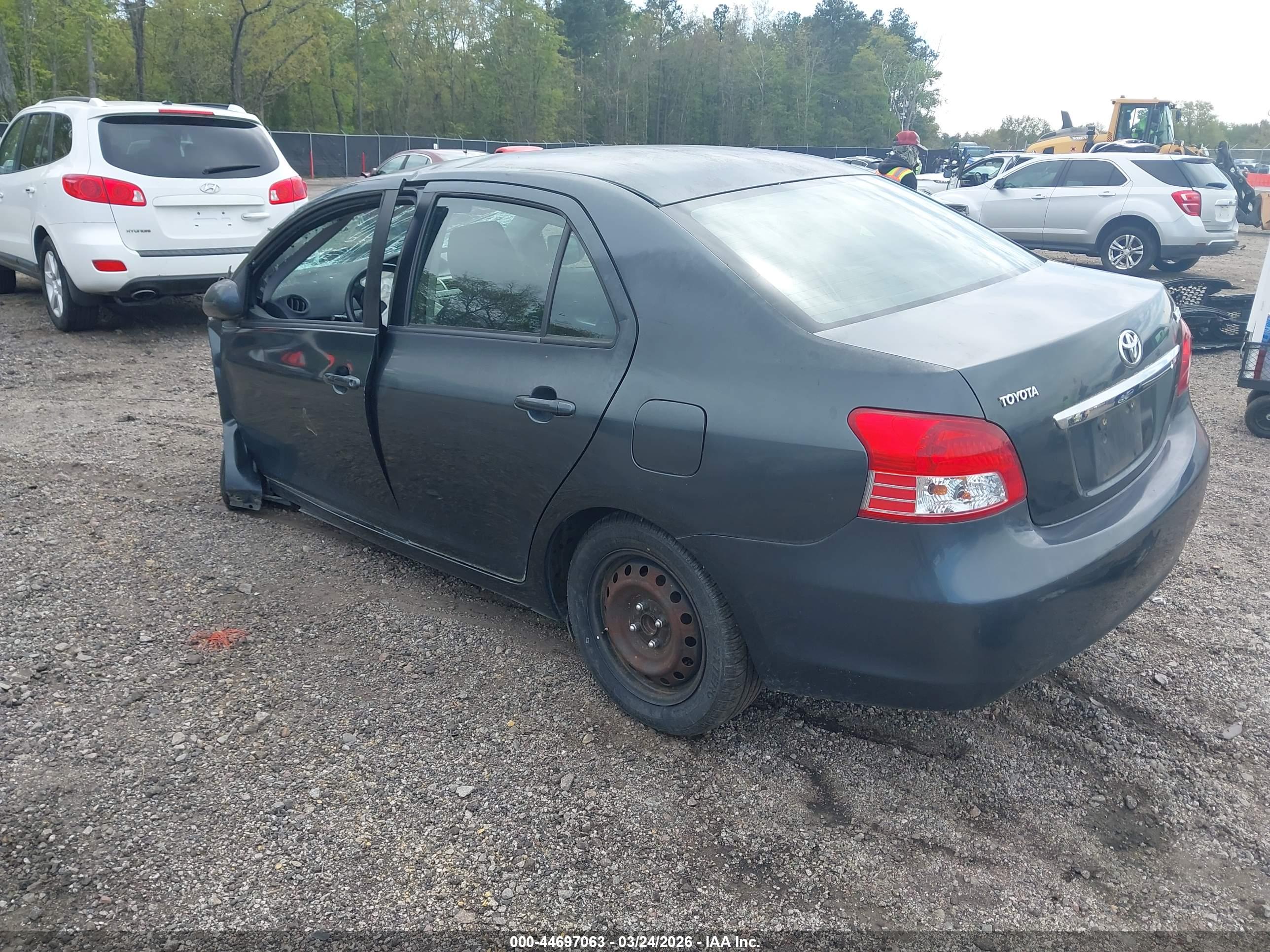 TOYOTA YARIS image 3