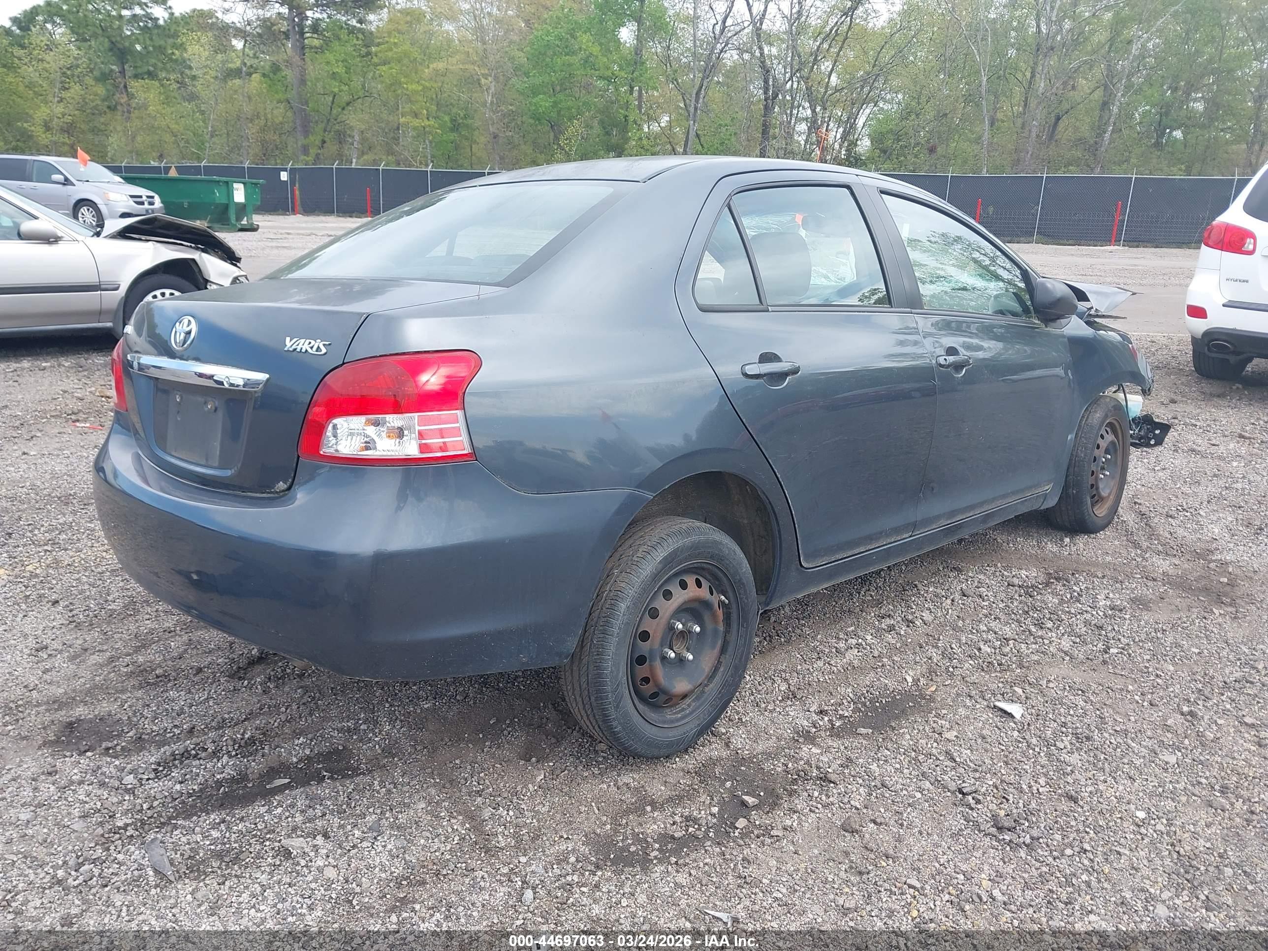 TOYOTA YARIS image 4