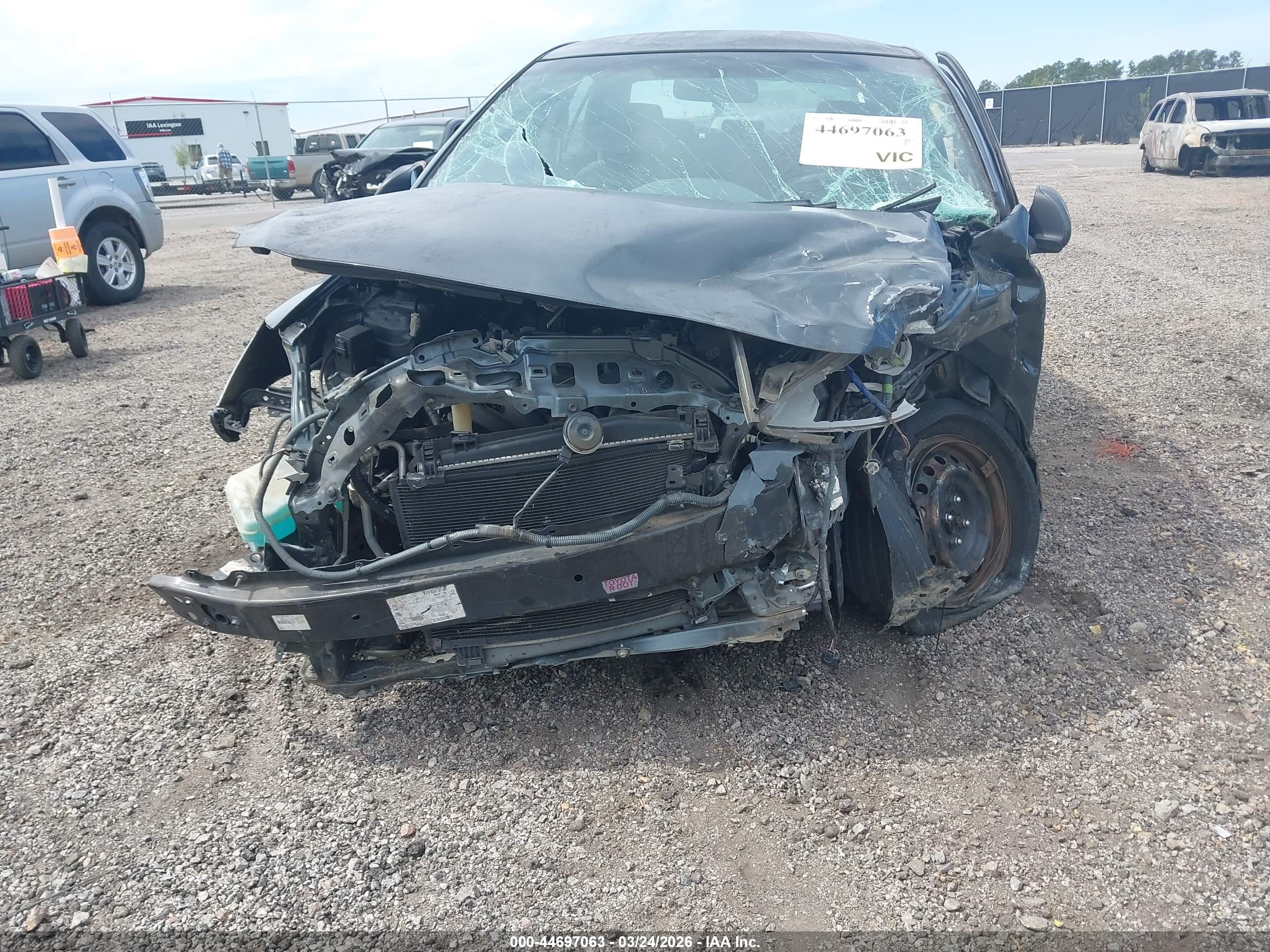 TOYOTA YARIS image 6