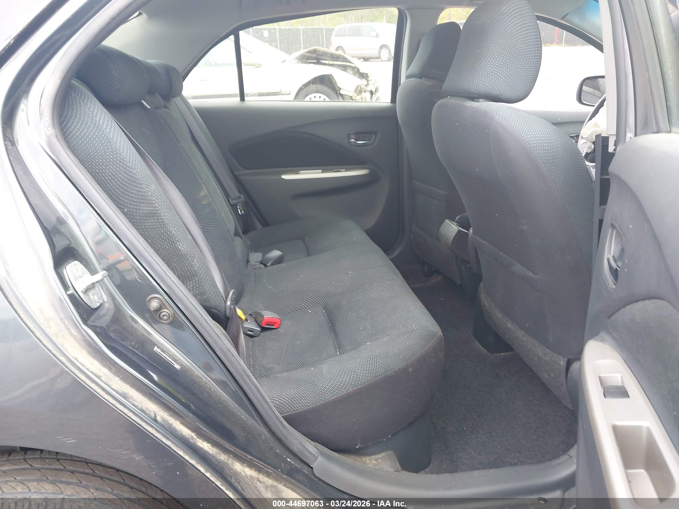 TOYOTA YARIS image 8