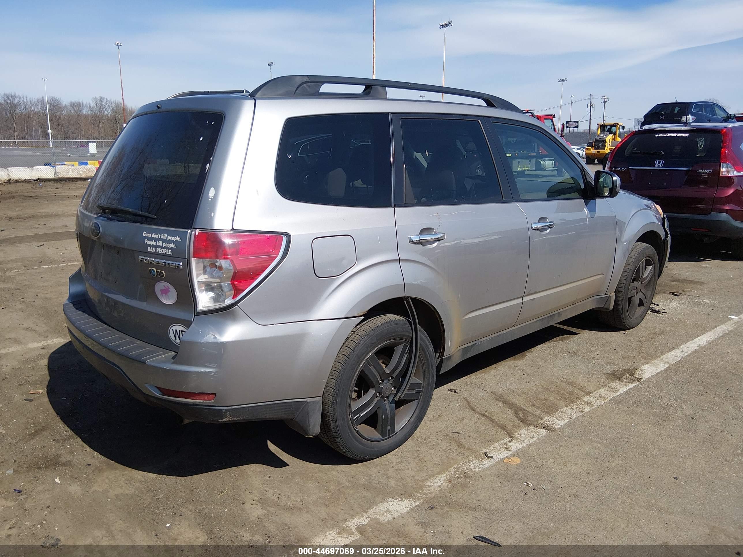 SUBARU FORESTER image 4