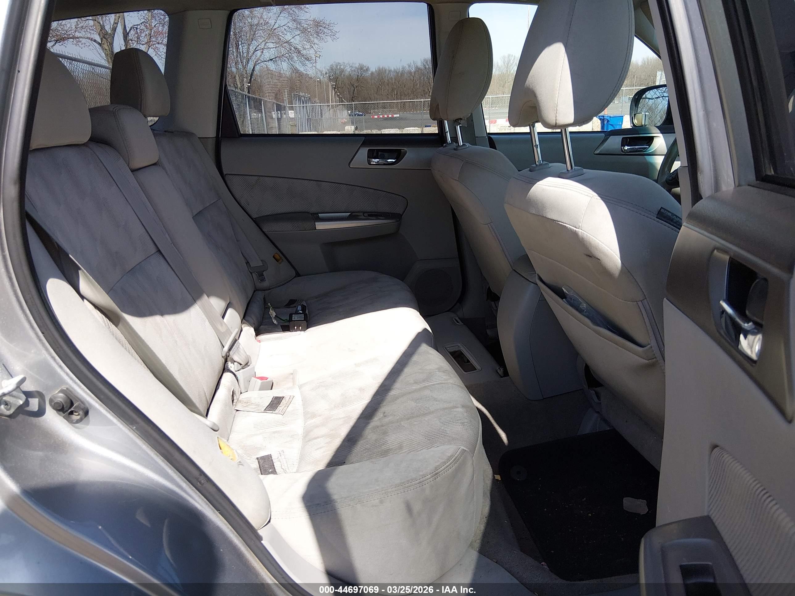 SUBARU FORESTER image 8