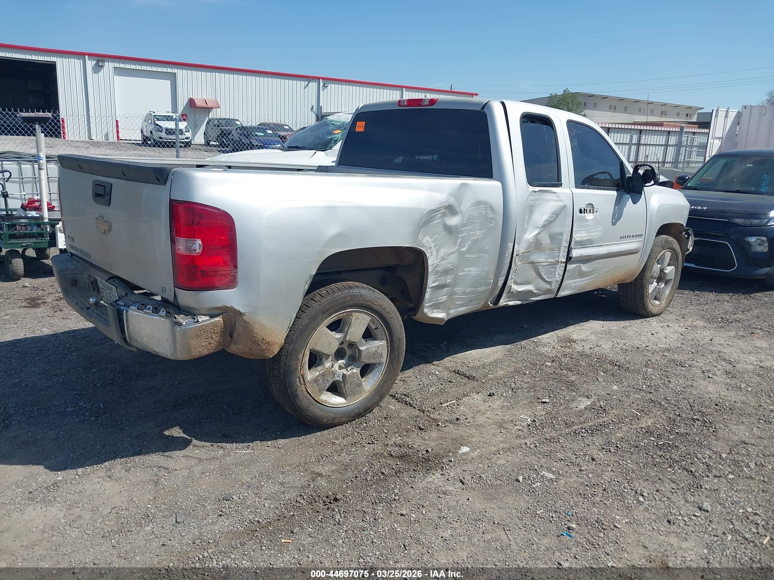 CHEVROLET SILVERADO image 4
