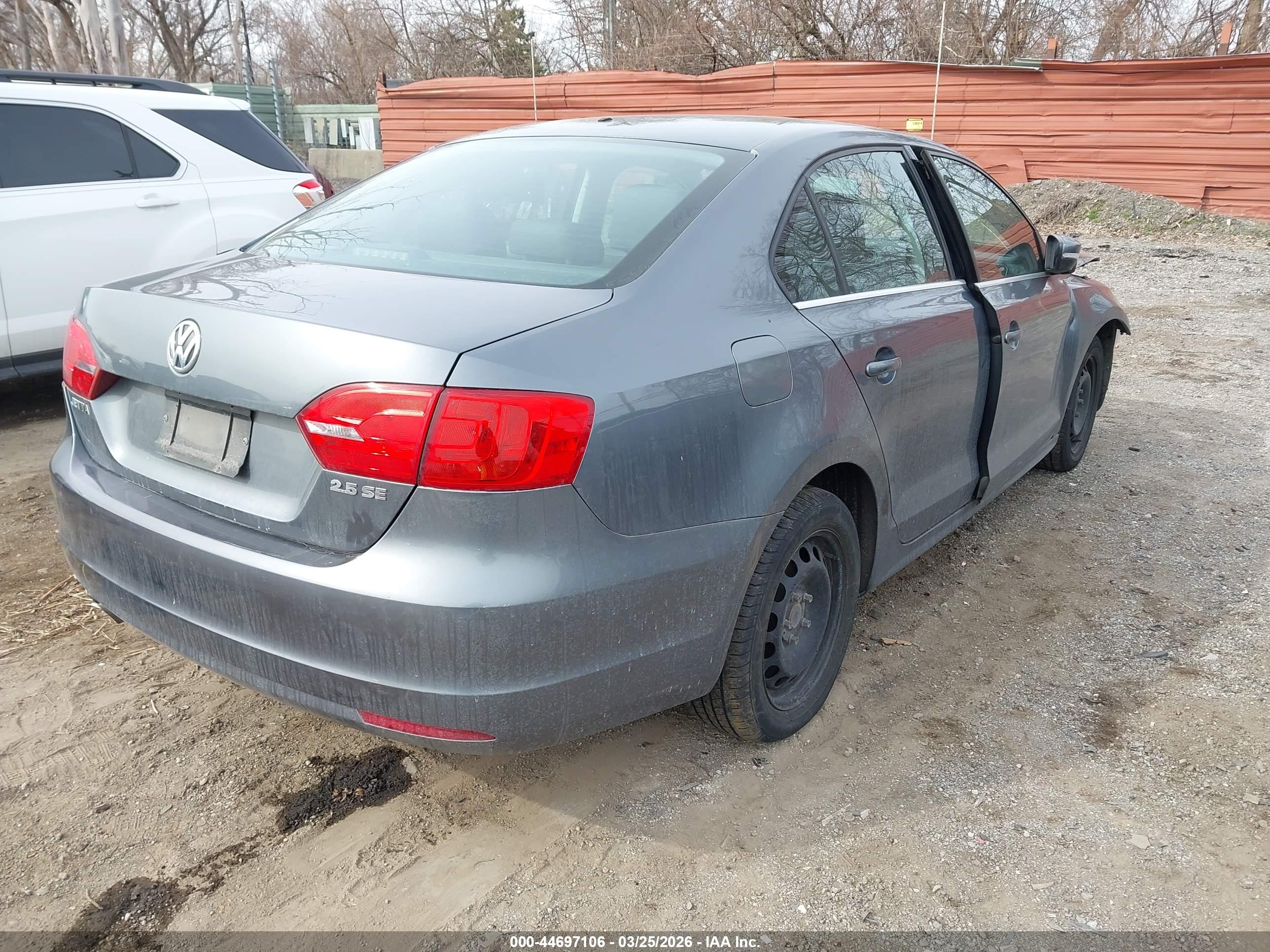 VOLKSWAGEN JETTA image 4