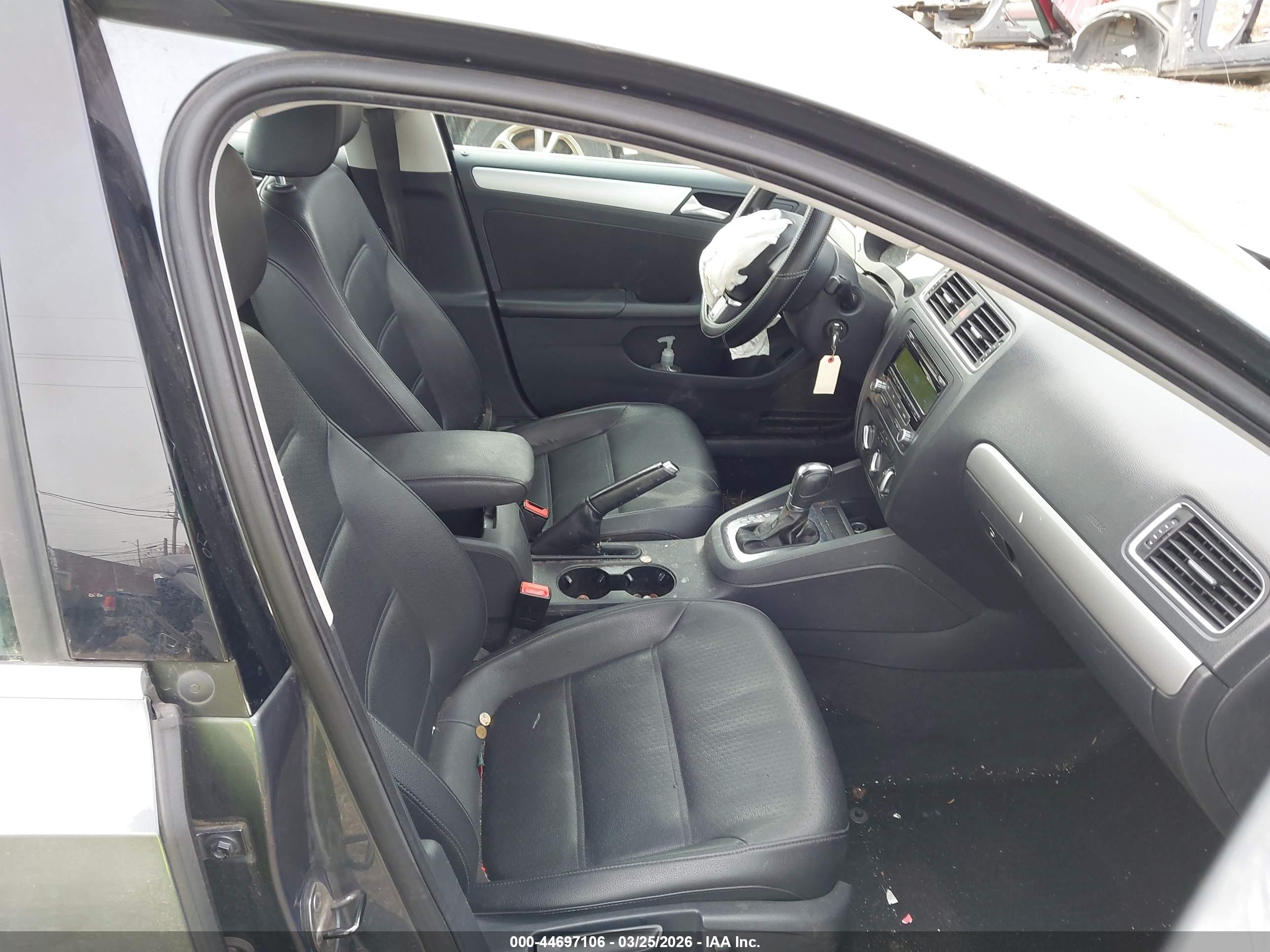 VOLKSWAGEN JETTA image 5