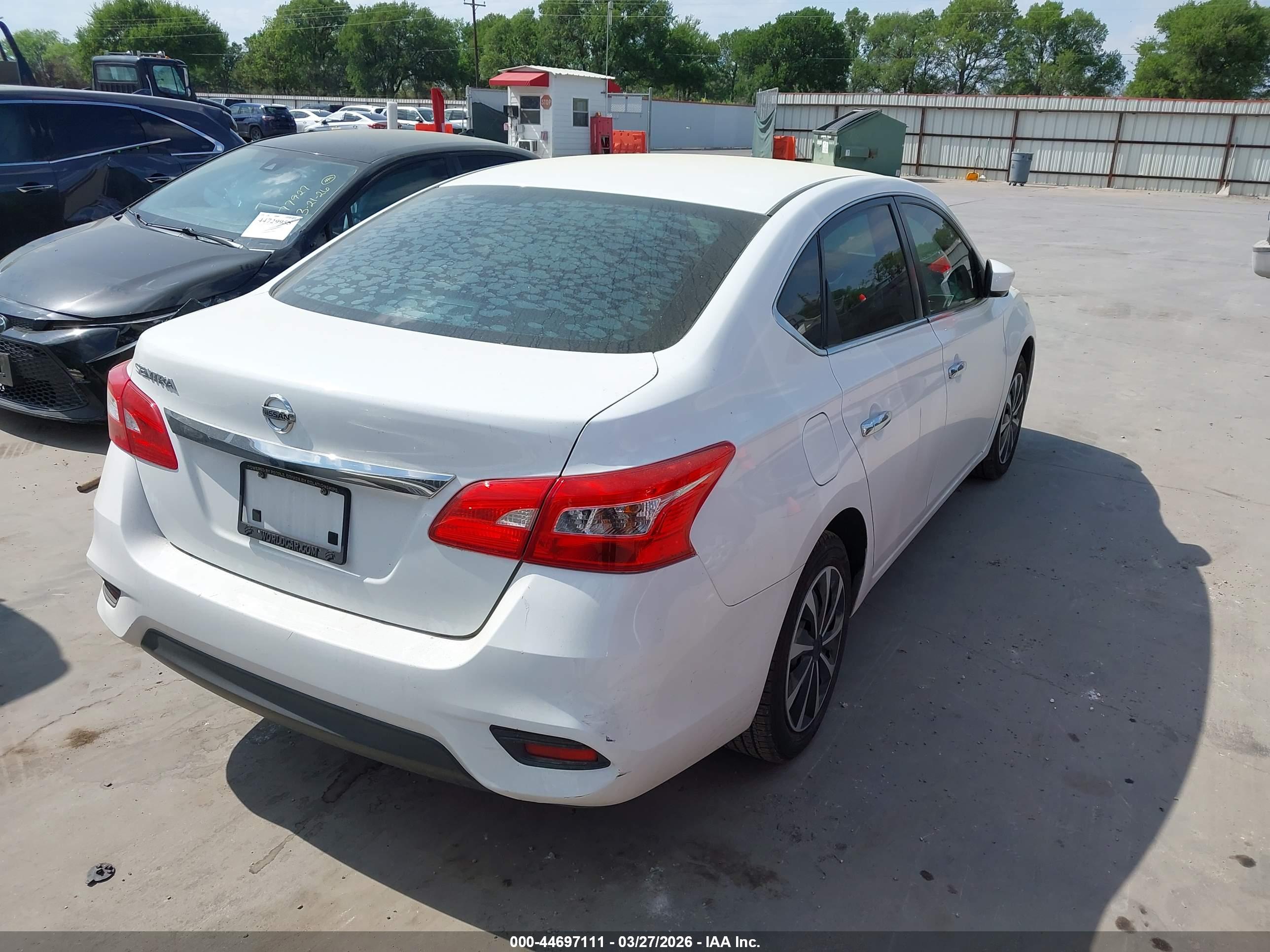 NISSAN SENTRA image 4