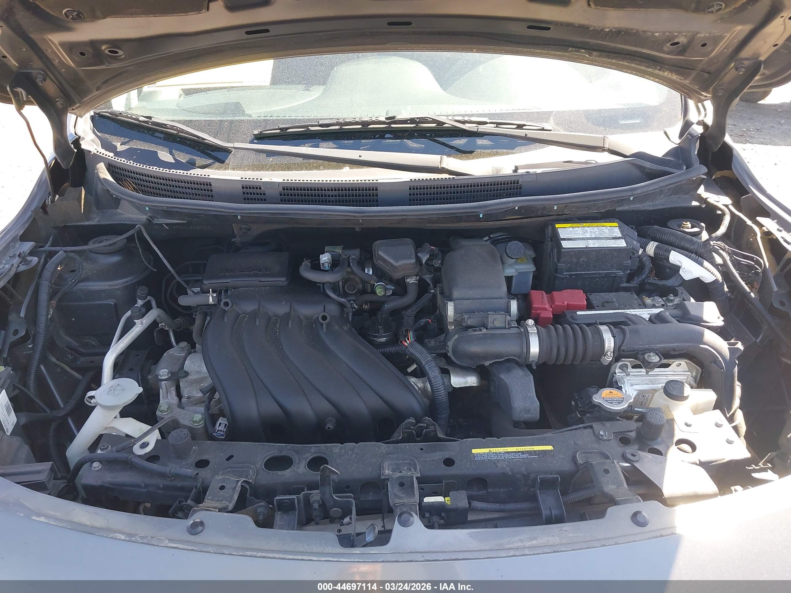NISSAN VERSA image 10