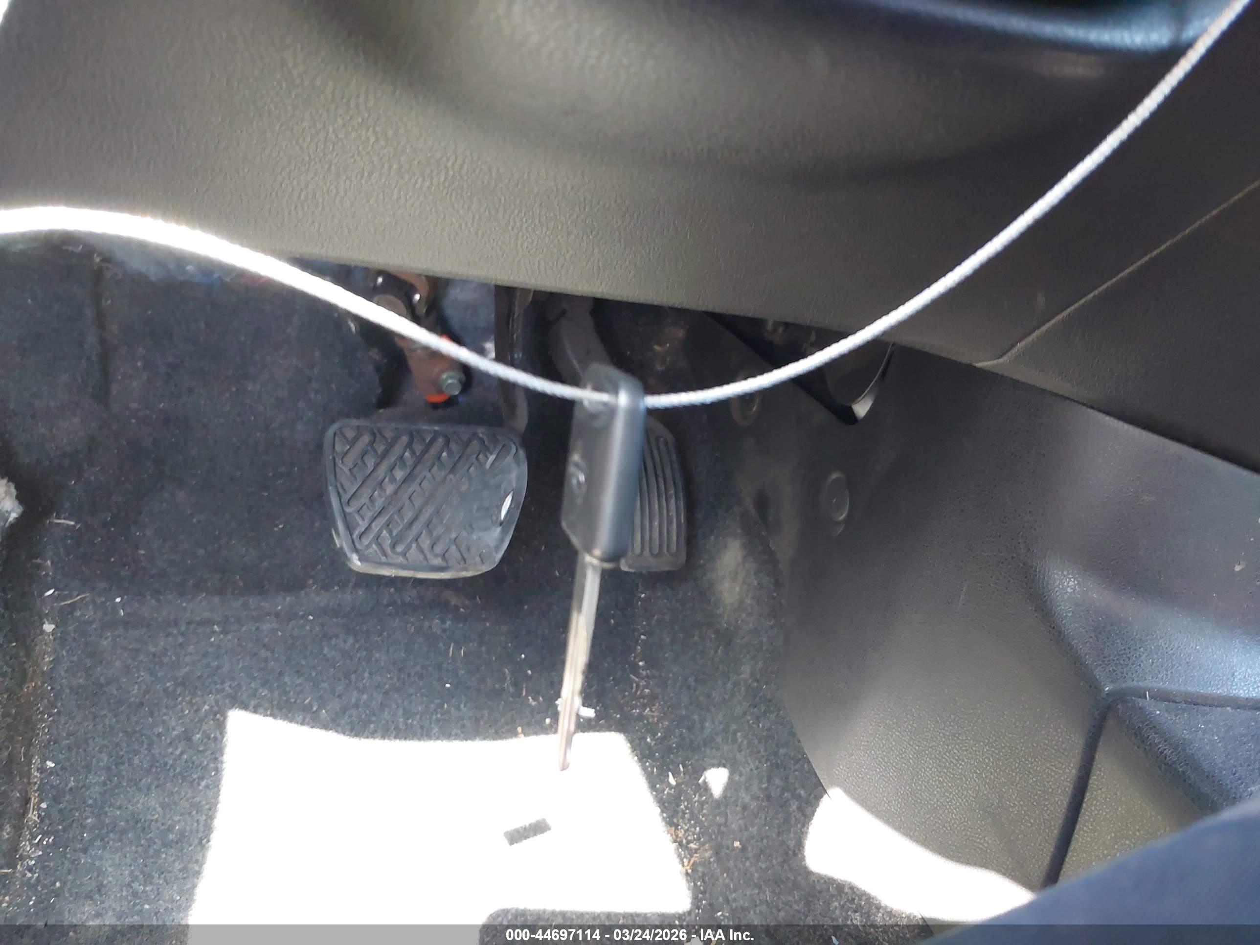 NISSAN VERSA image 11