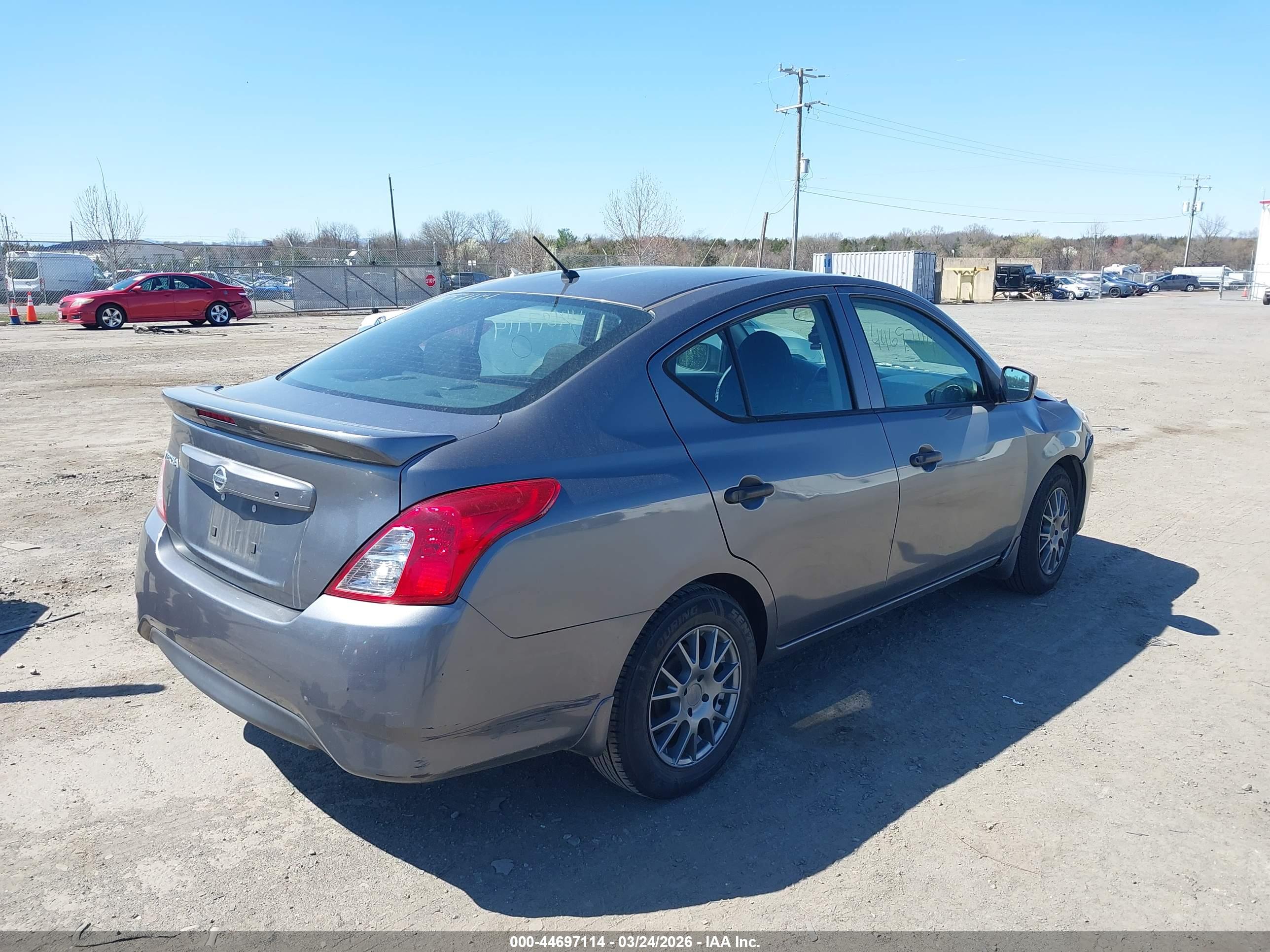 NISSAN VERSA image 4