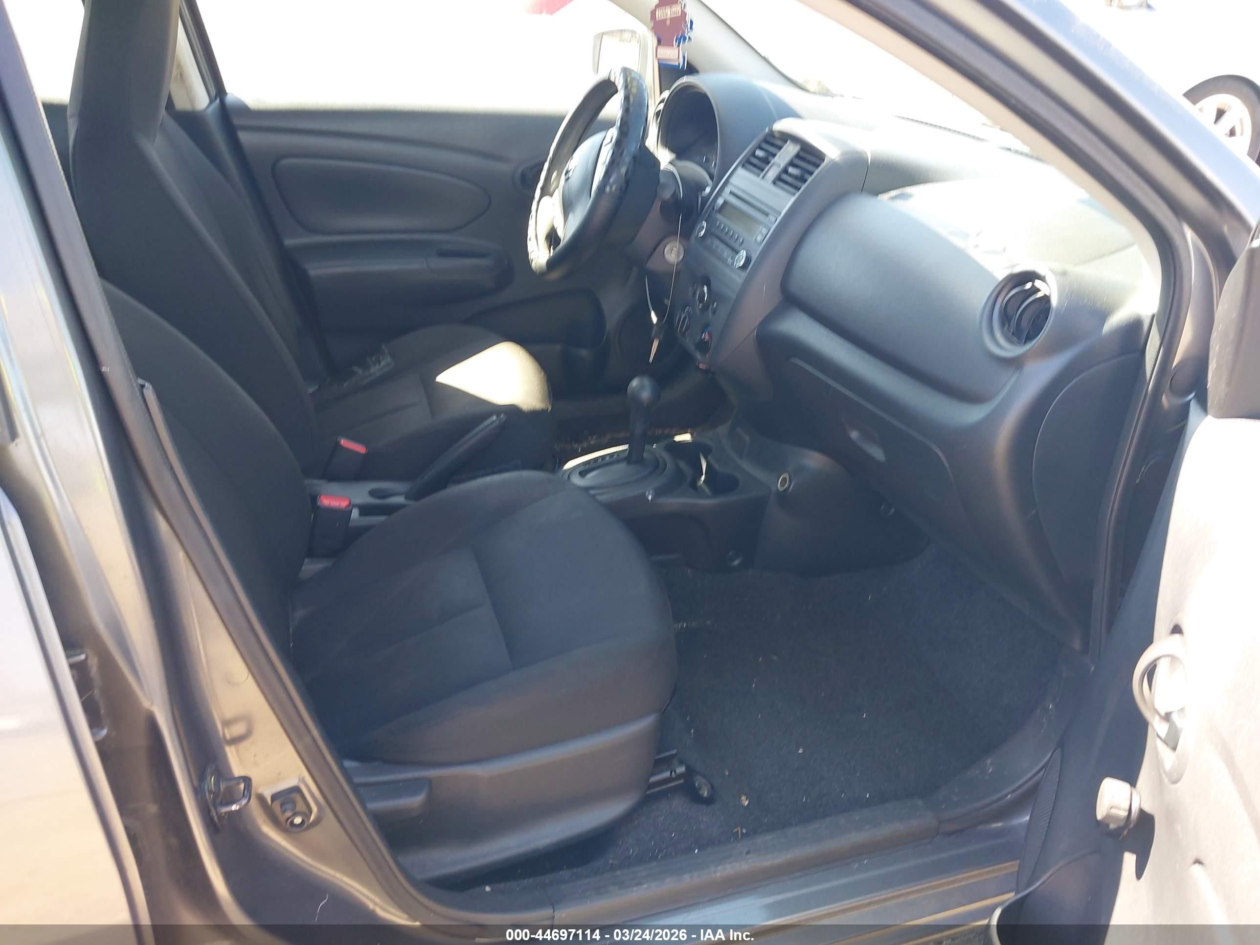 NISSAN VERSA image 5