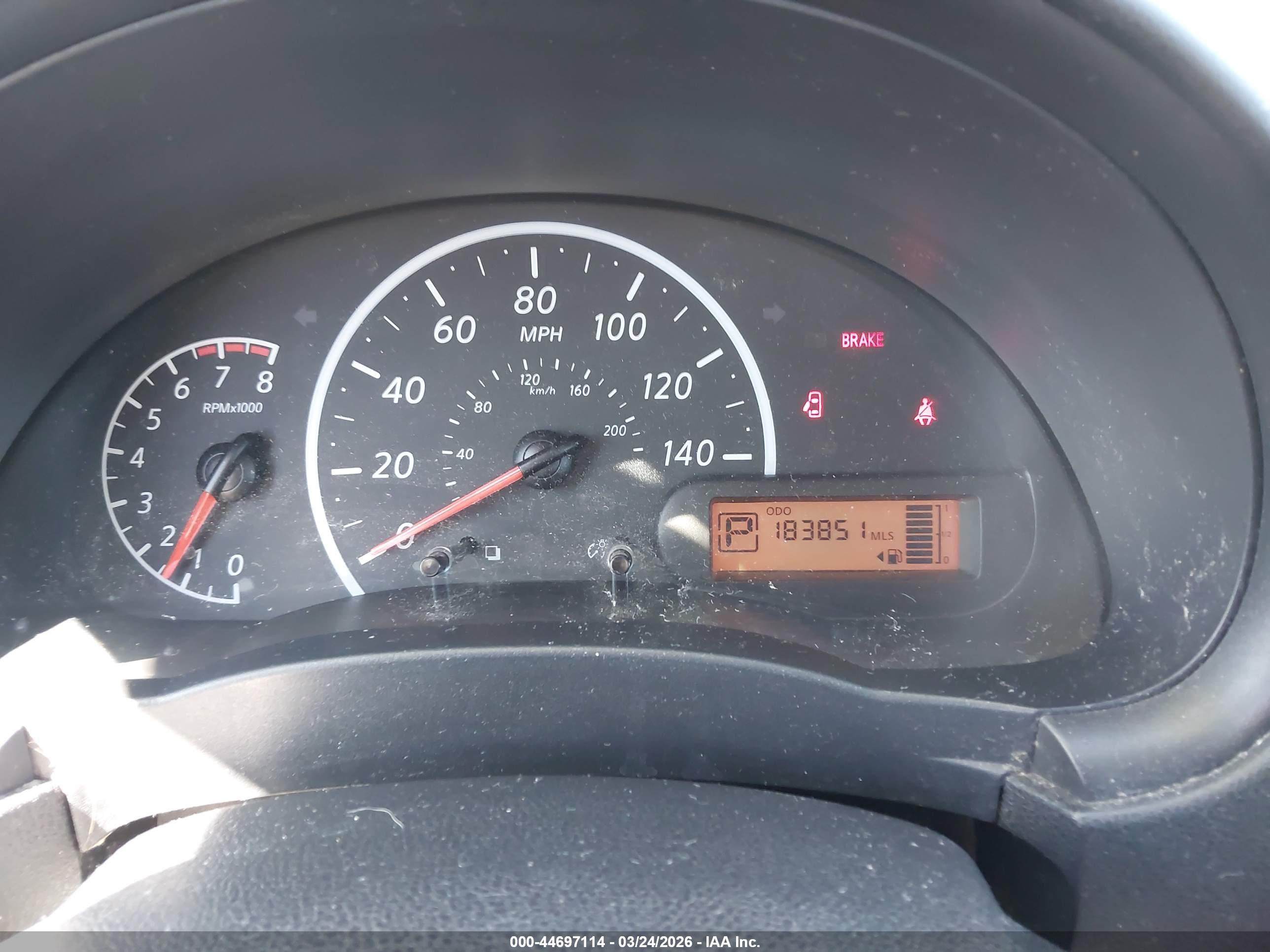 NISSAN VERSA image 7