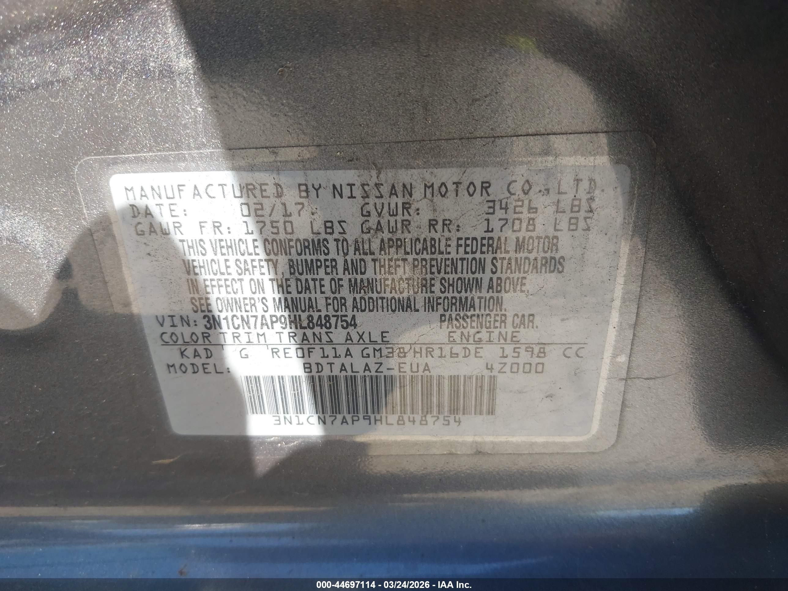 NISSAN VERSA image 9