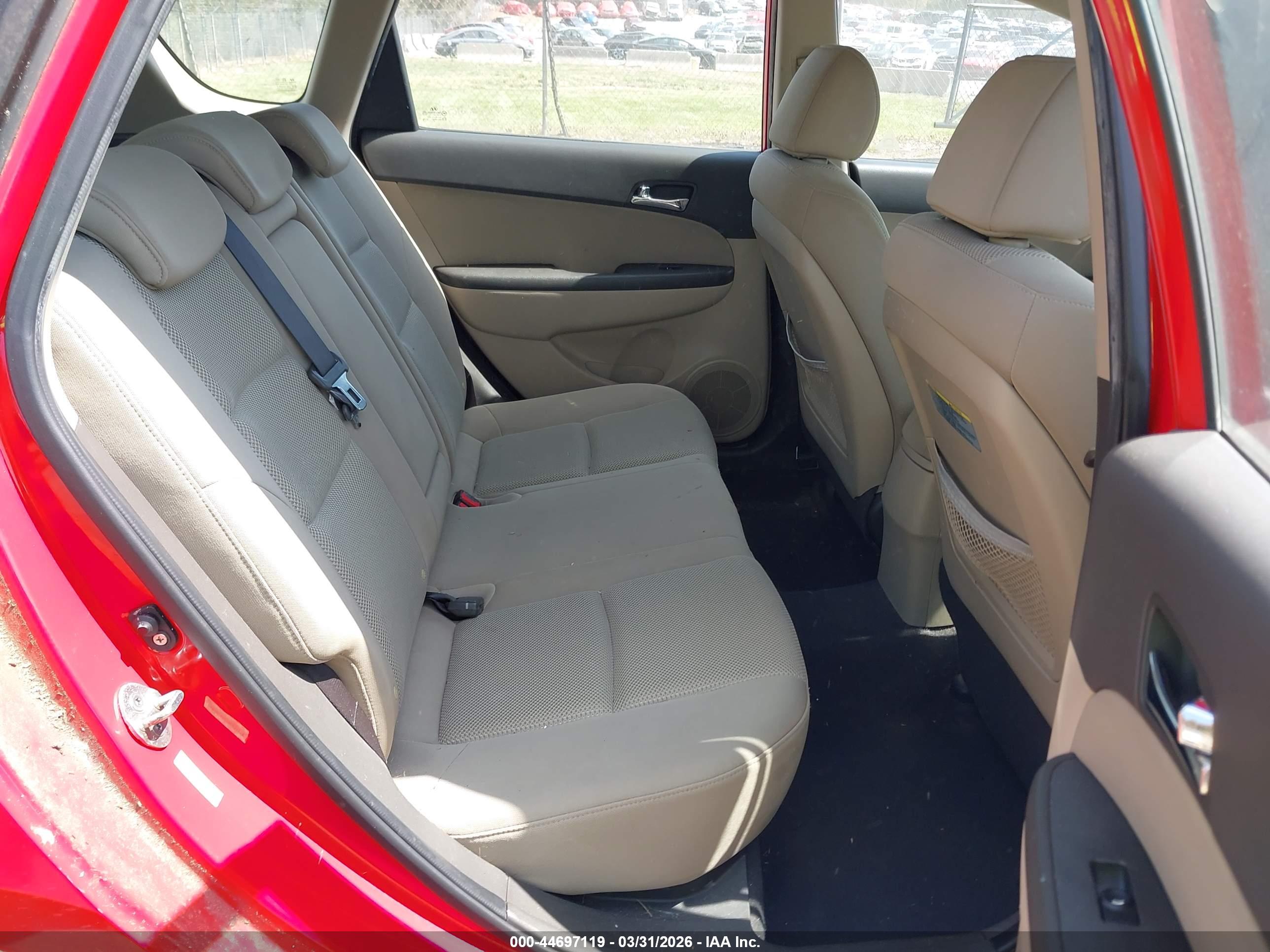 HYUNDAI ELANTRA image 8