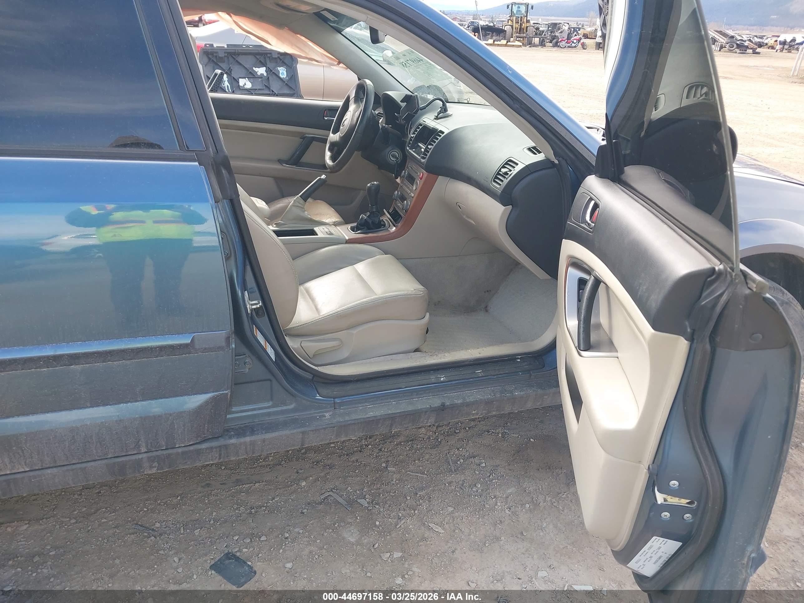 SUBARU OUTBACK image 5