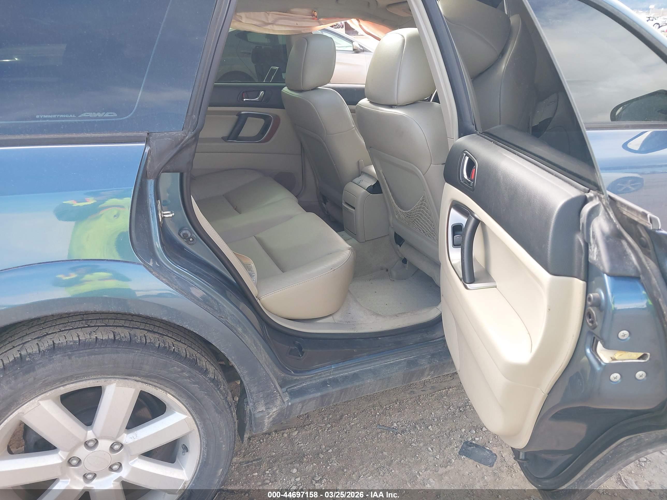 SUBARU OUTBACK image 8
