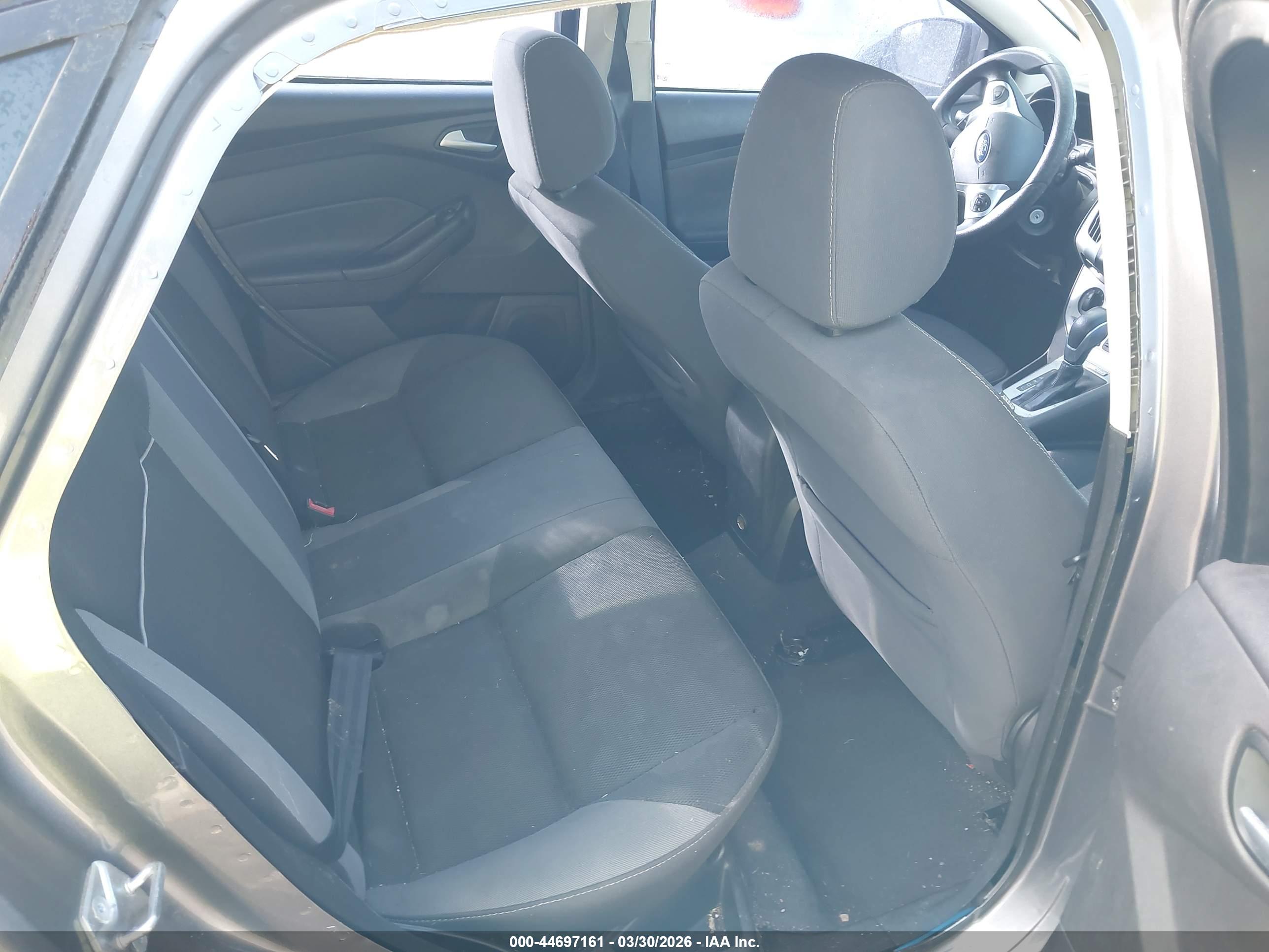 FORD FOCUS image 8