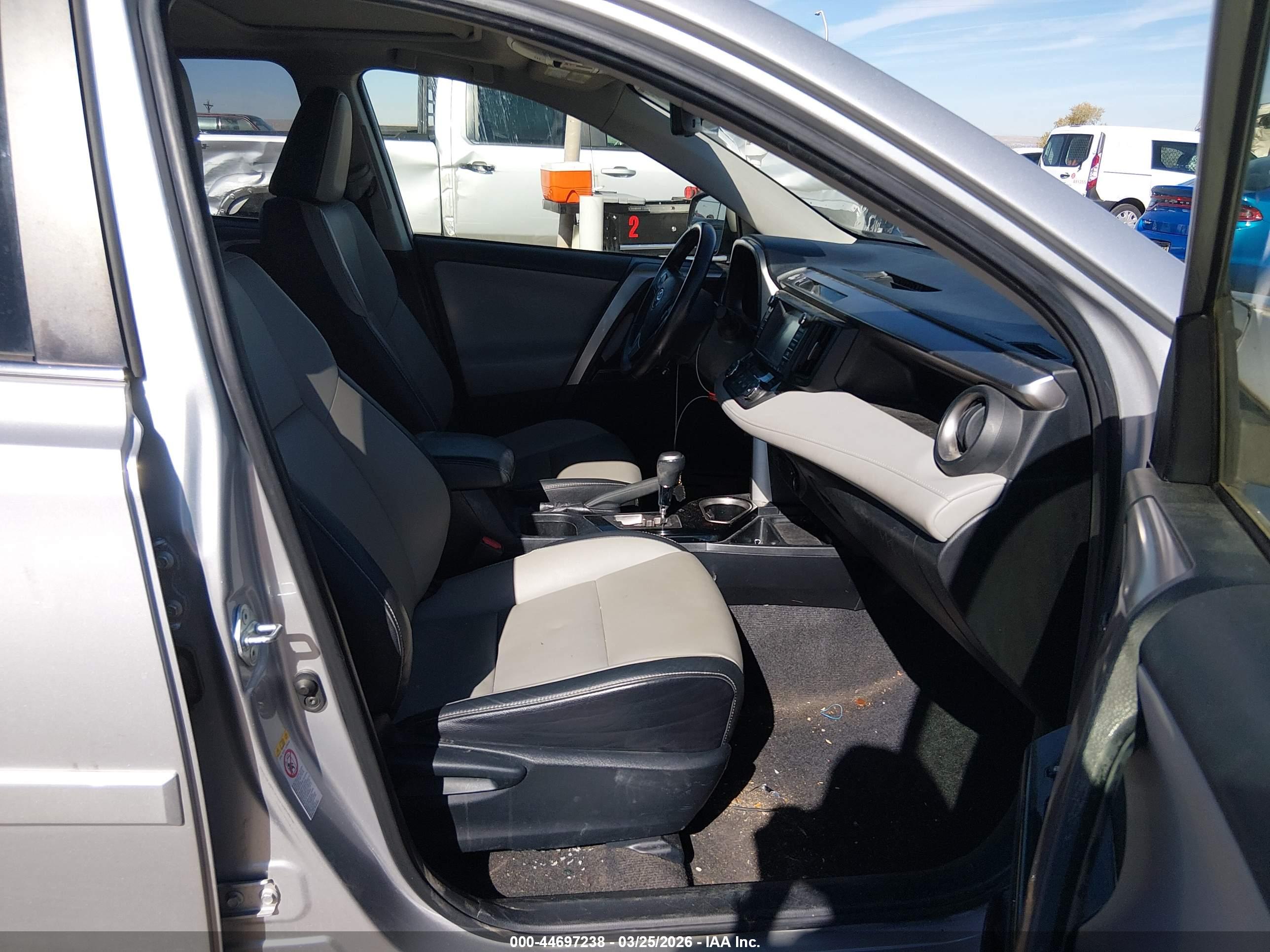 TOYOTA RAV4 image 5