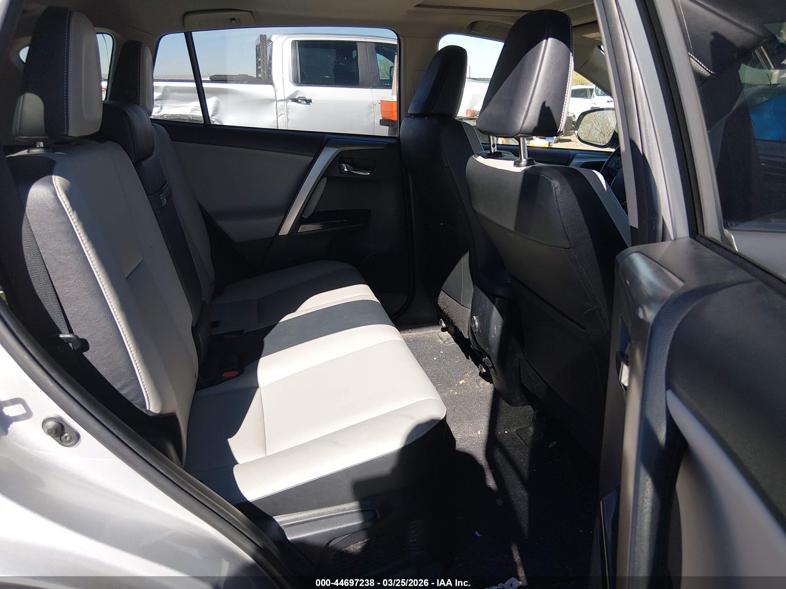 TOYOTA RAV4 image 8