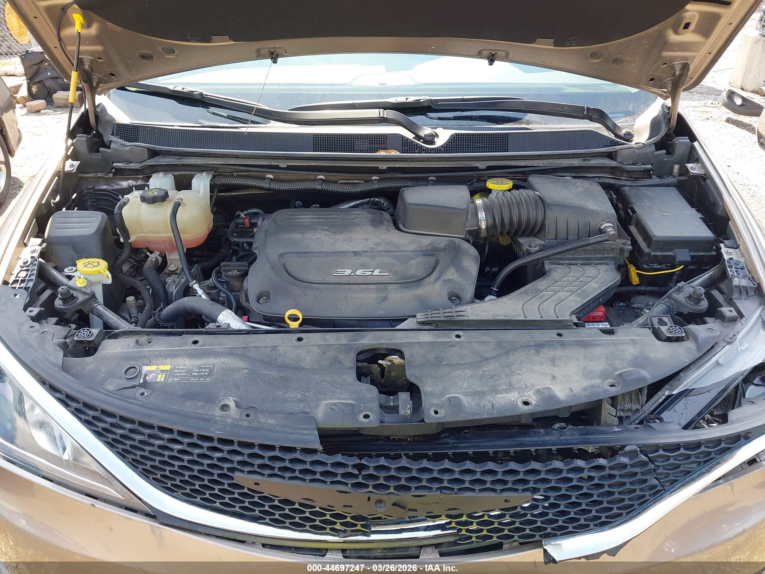 CHRYSLER PACIFICA image 10