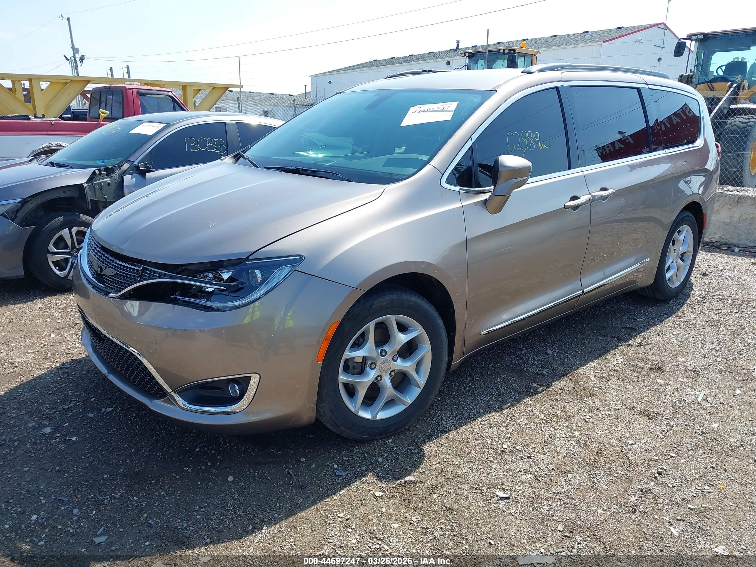 CHRYSLER PACIFICA image 2