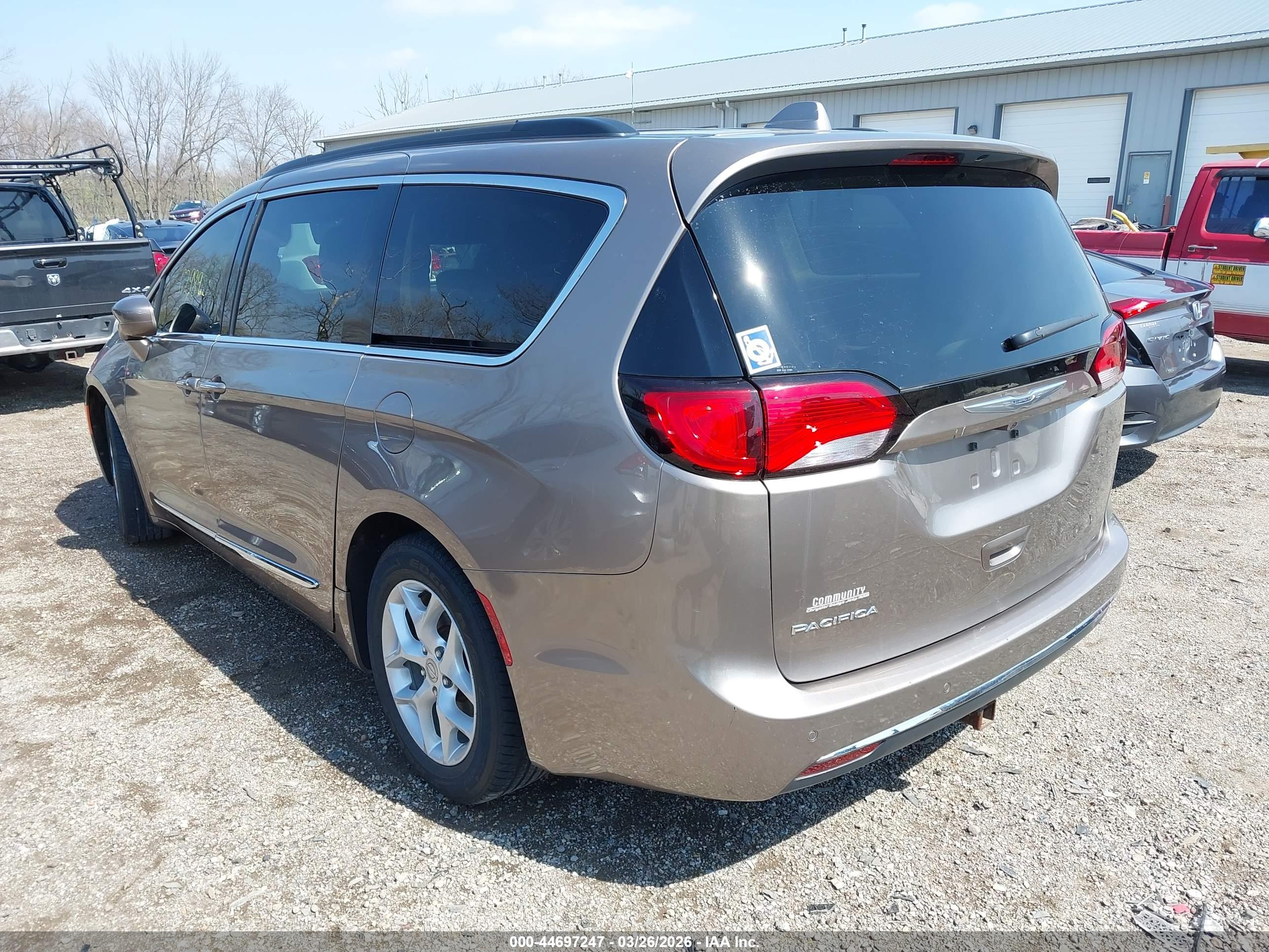 CHRYSLER PACIFICA image 3