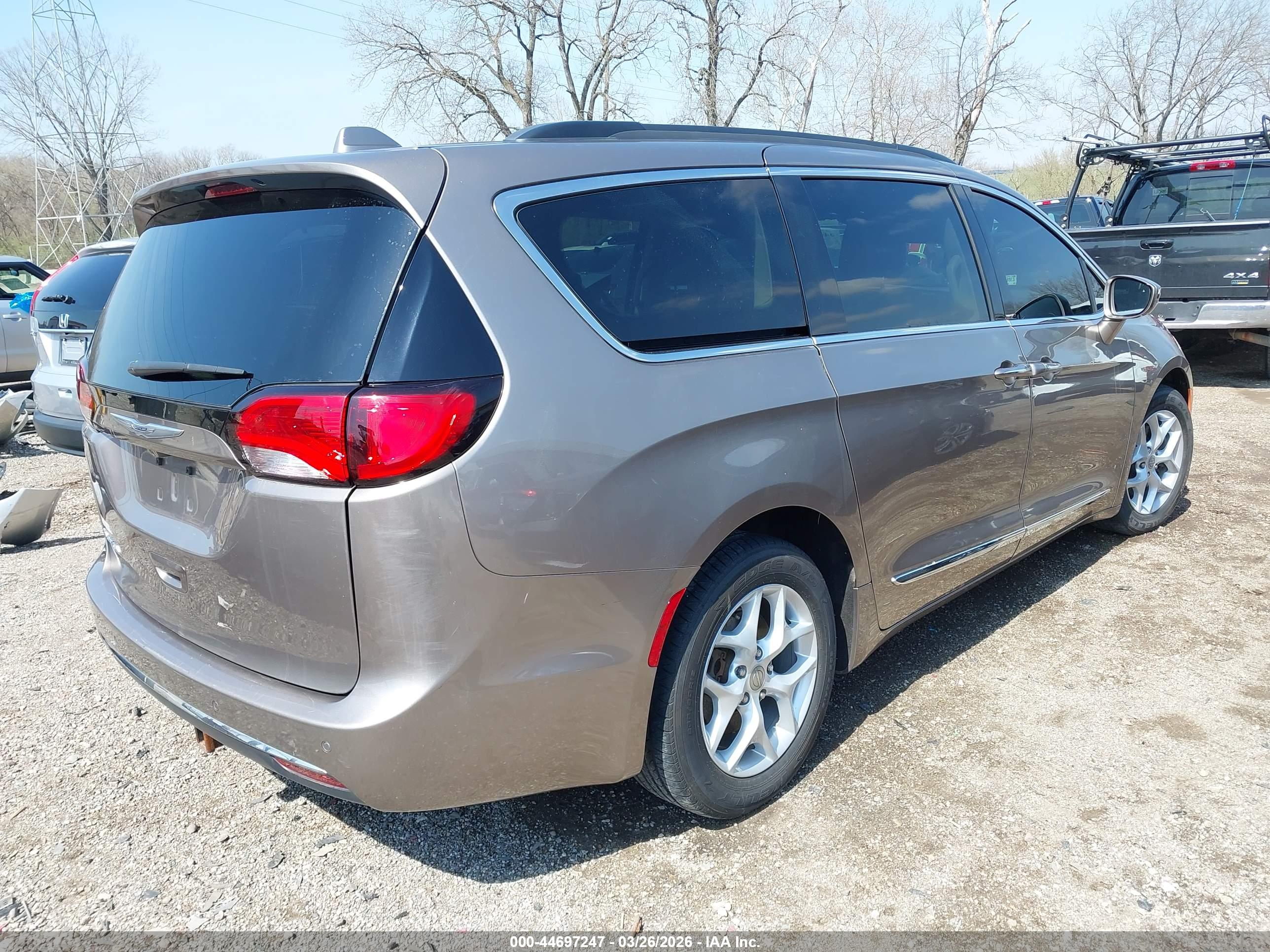 CHRYSLER PACIFICA image 4