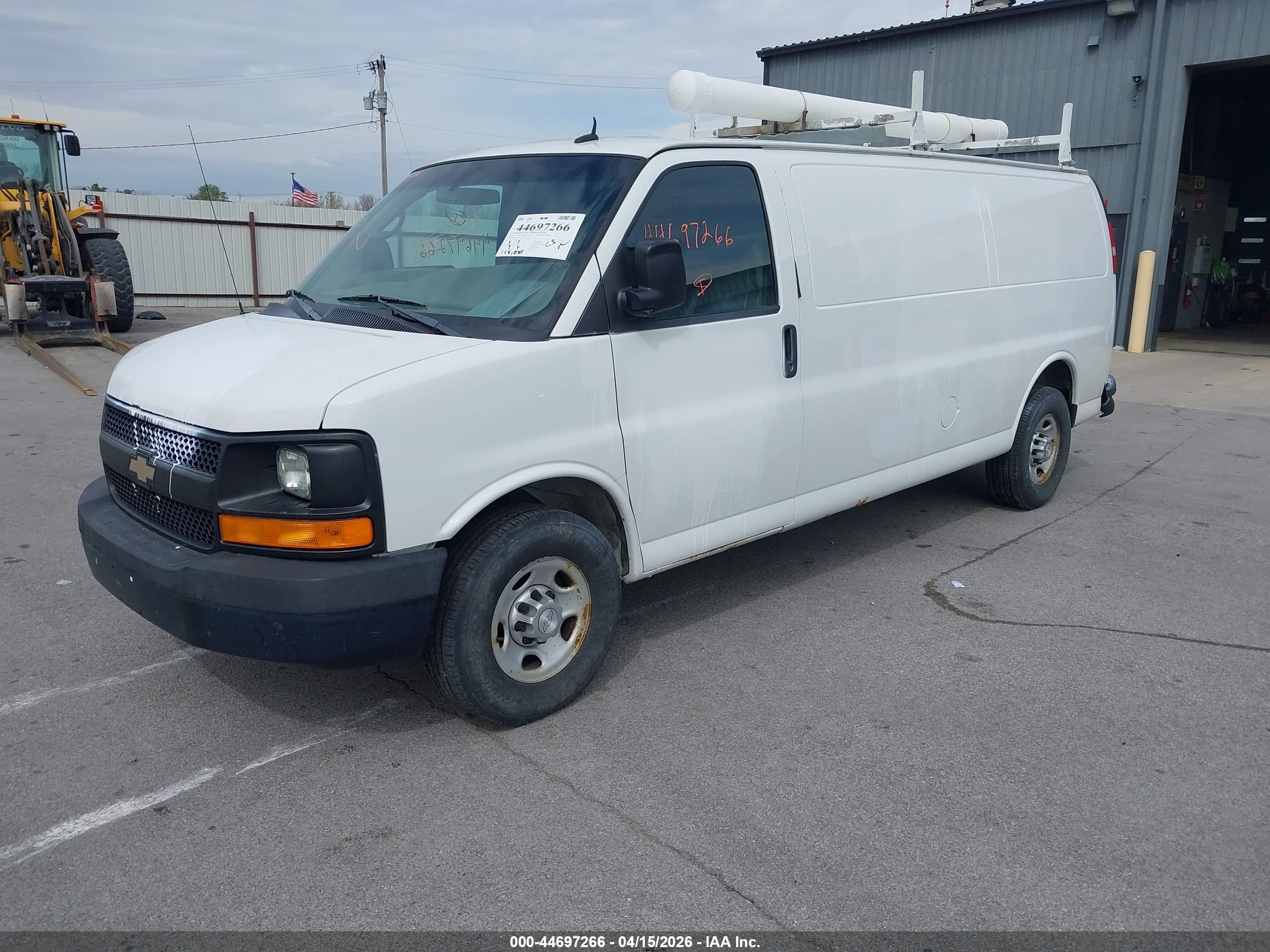 CHEVROLET EXPRESS image 2