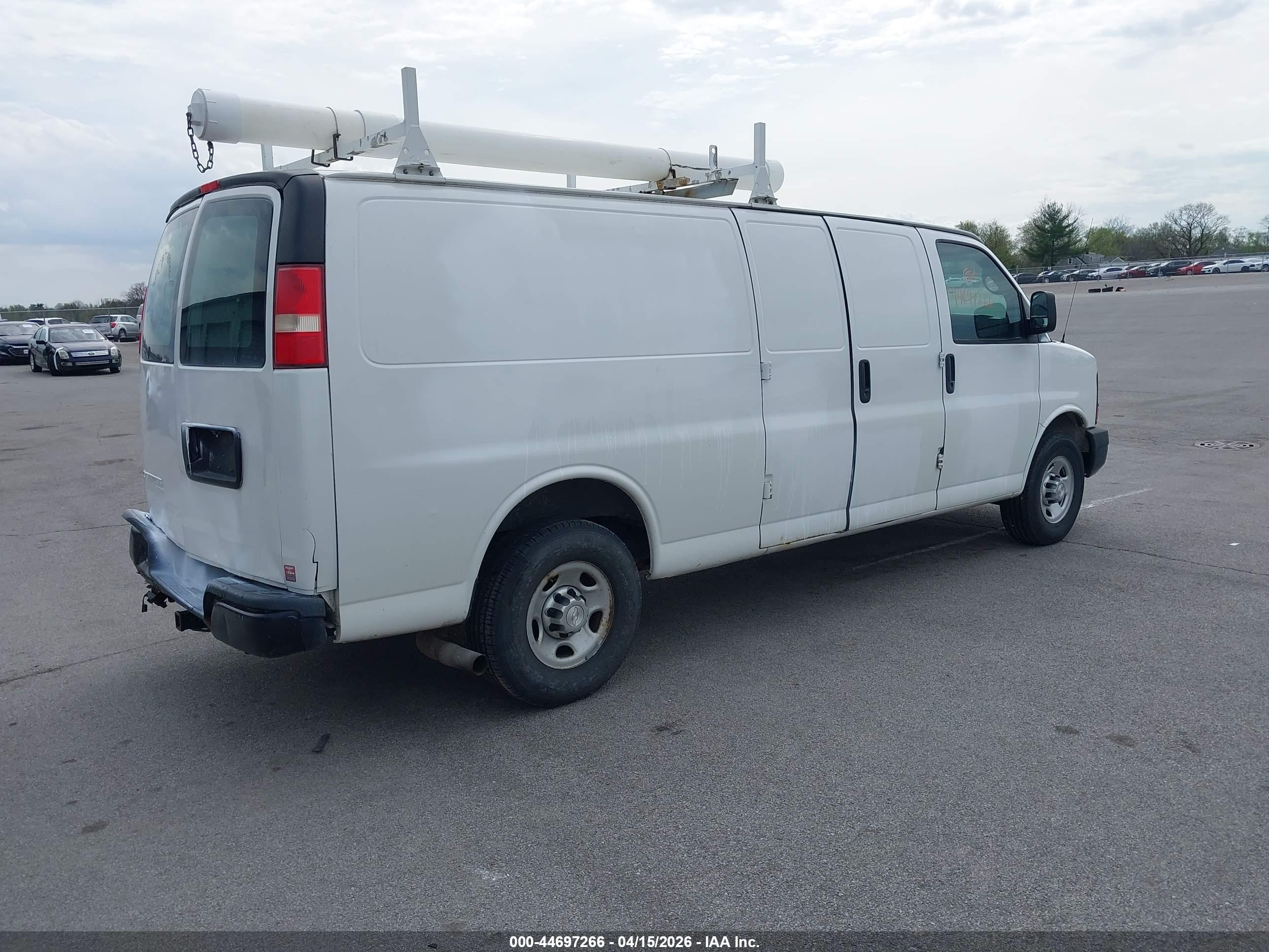 CHEVROLET EXPRESS image 4