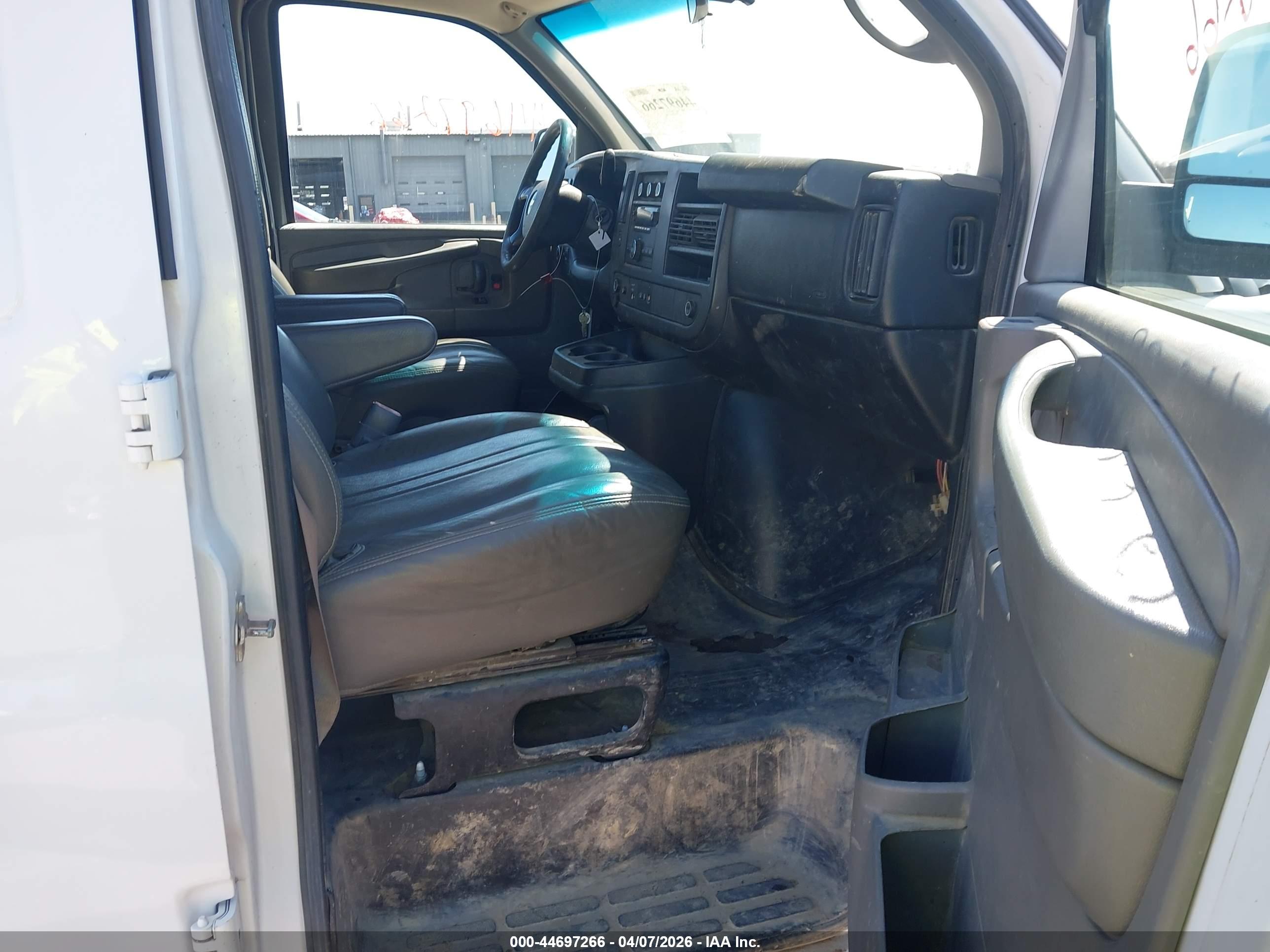 CHEVROLET EXPRESS image 5