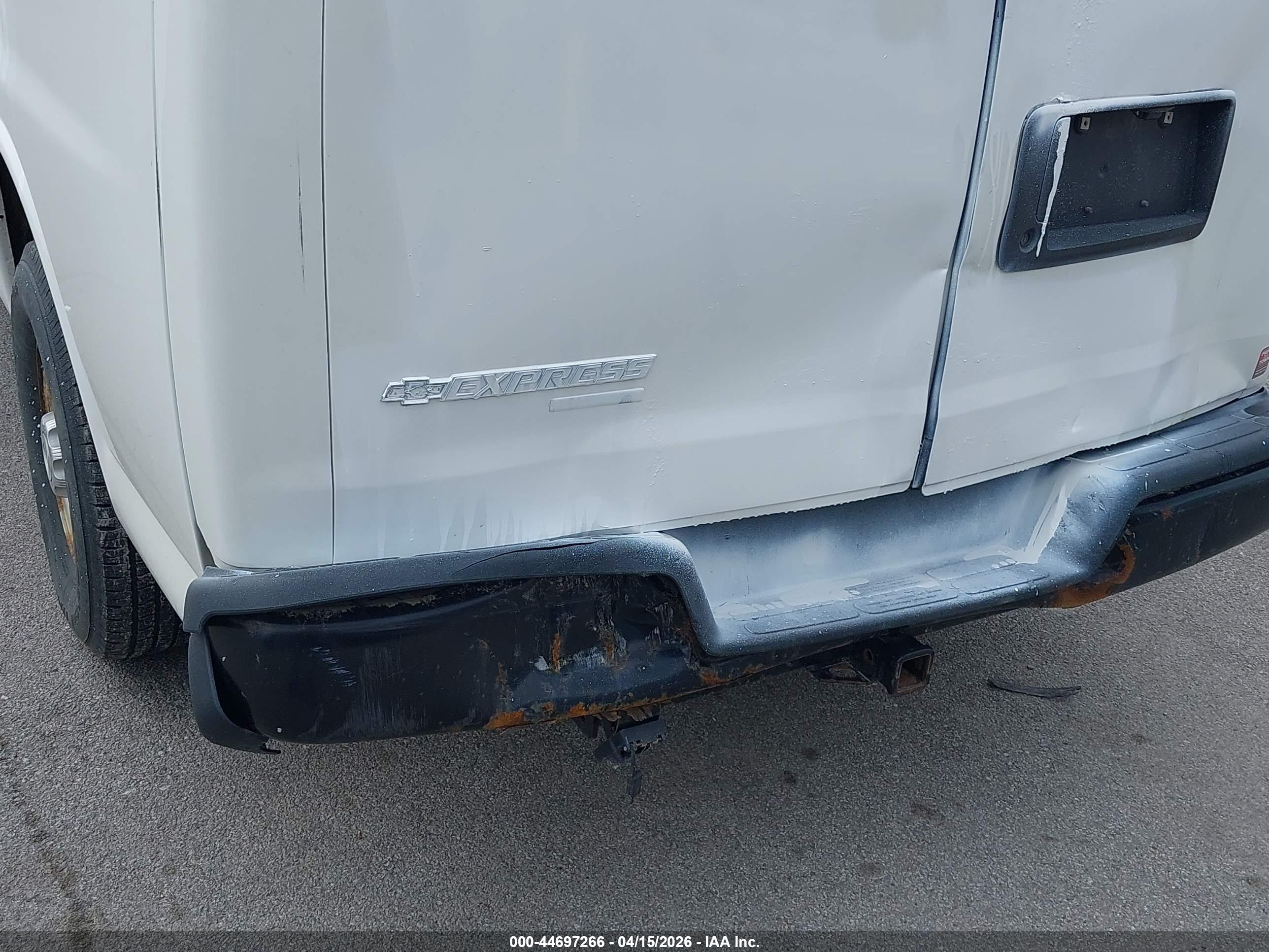 CHEVROLET EXPRESS image 6