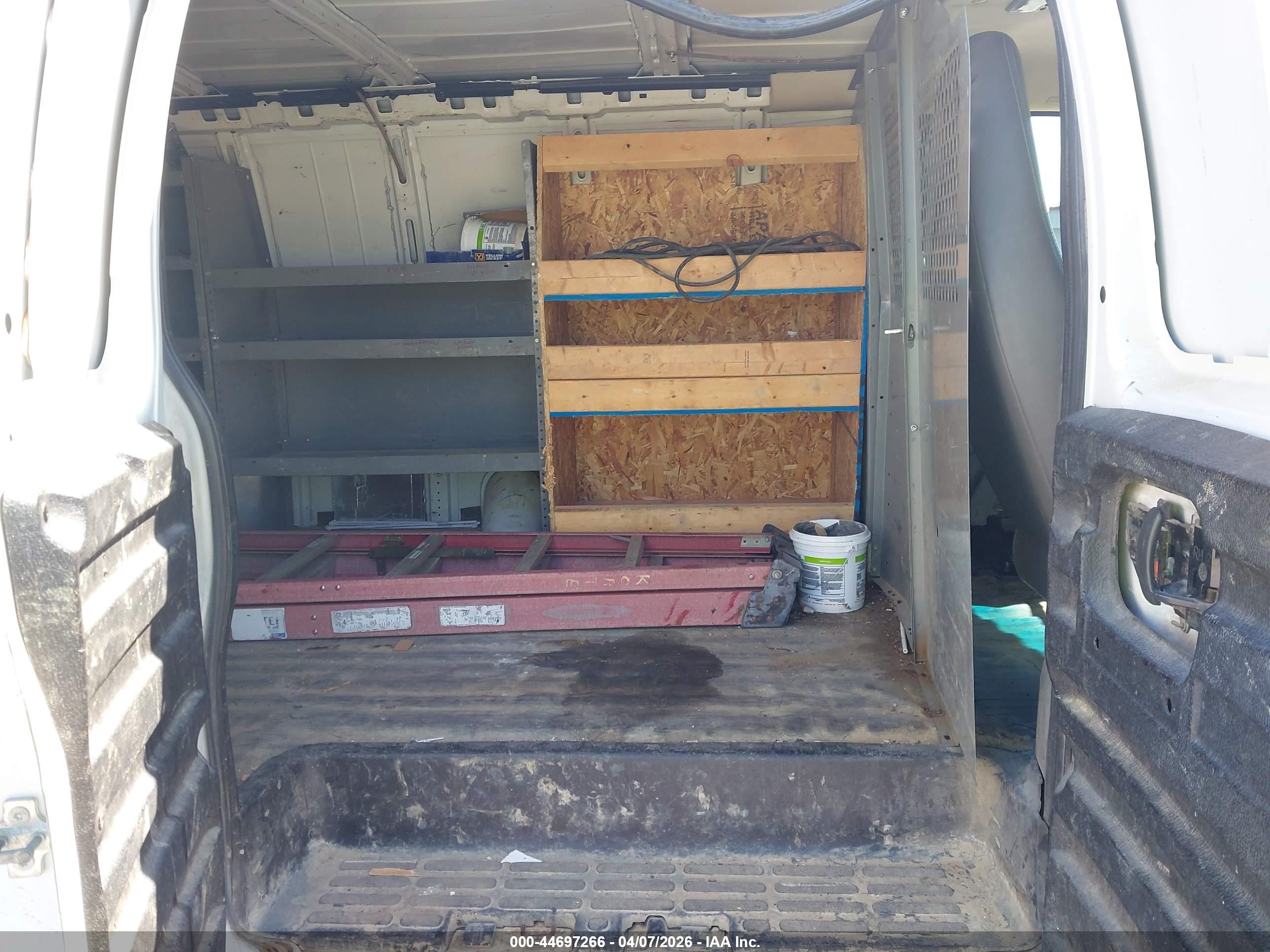 CHEVROLET EXPRESS image 8