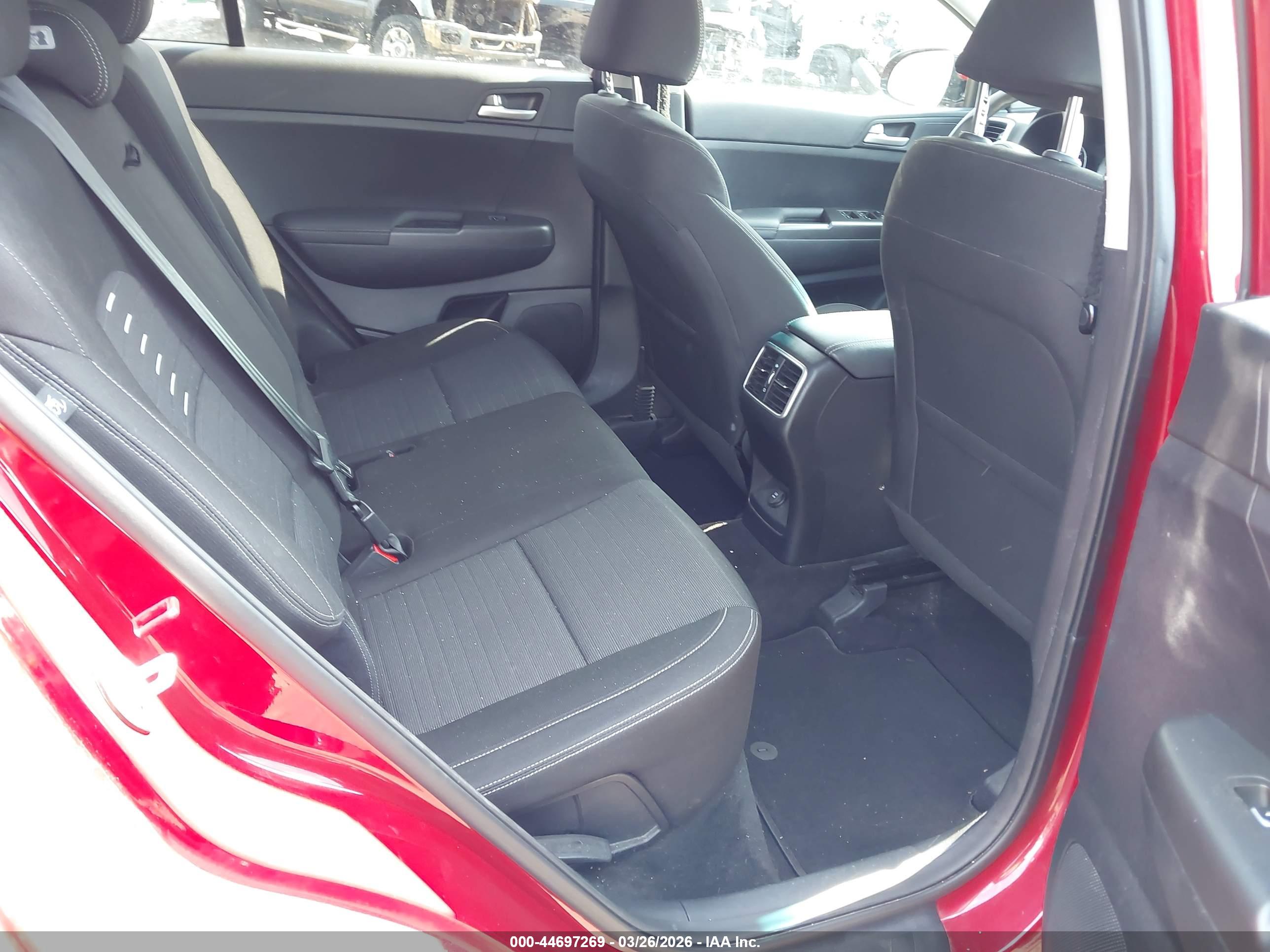 KIA SPORTAGE image 8