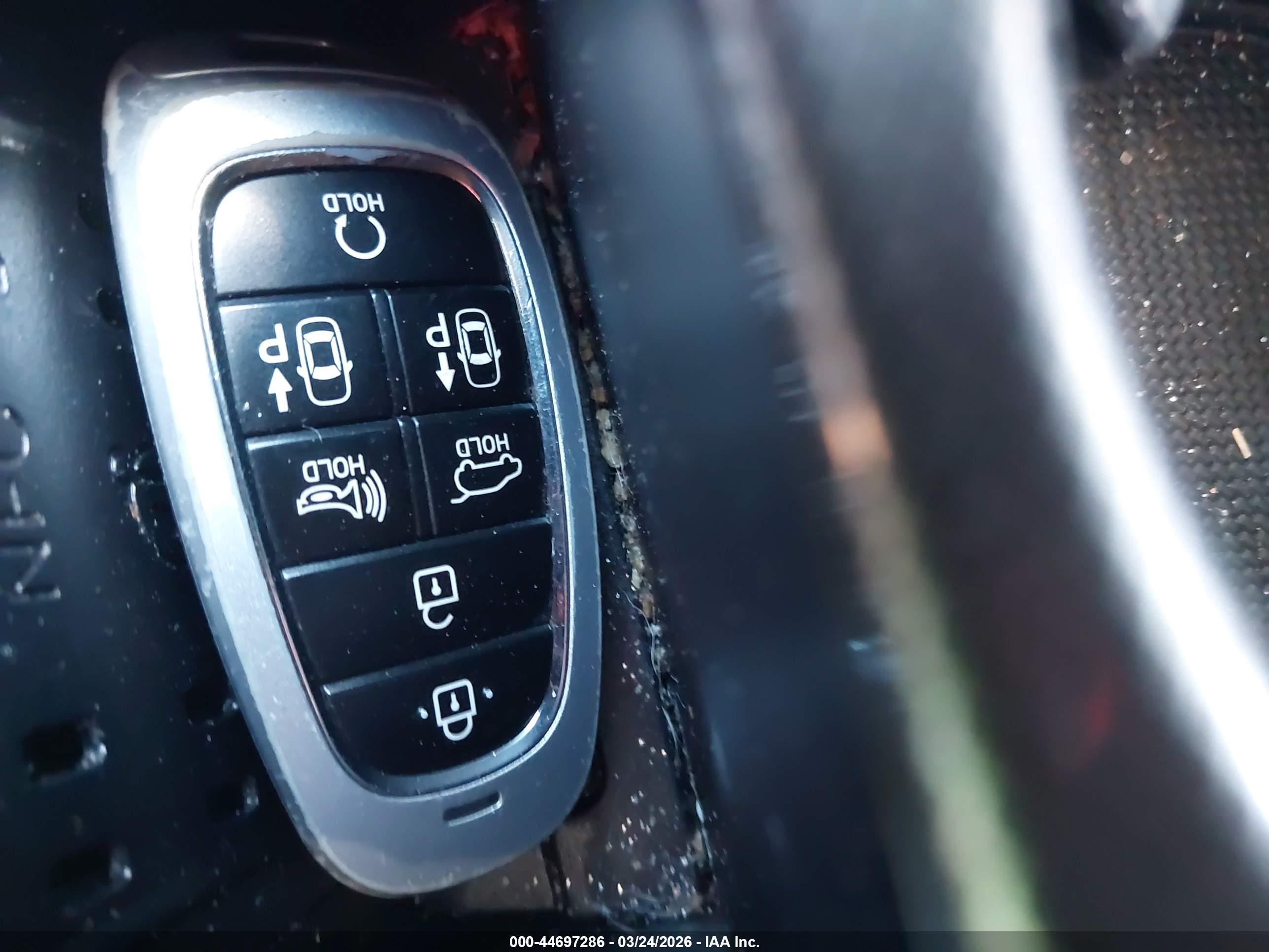 HYUNDAI SANTA image 11