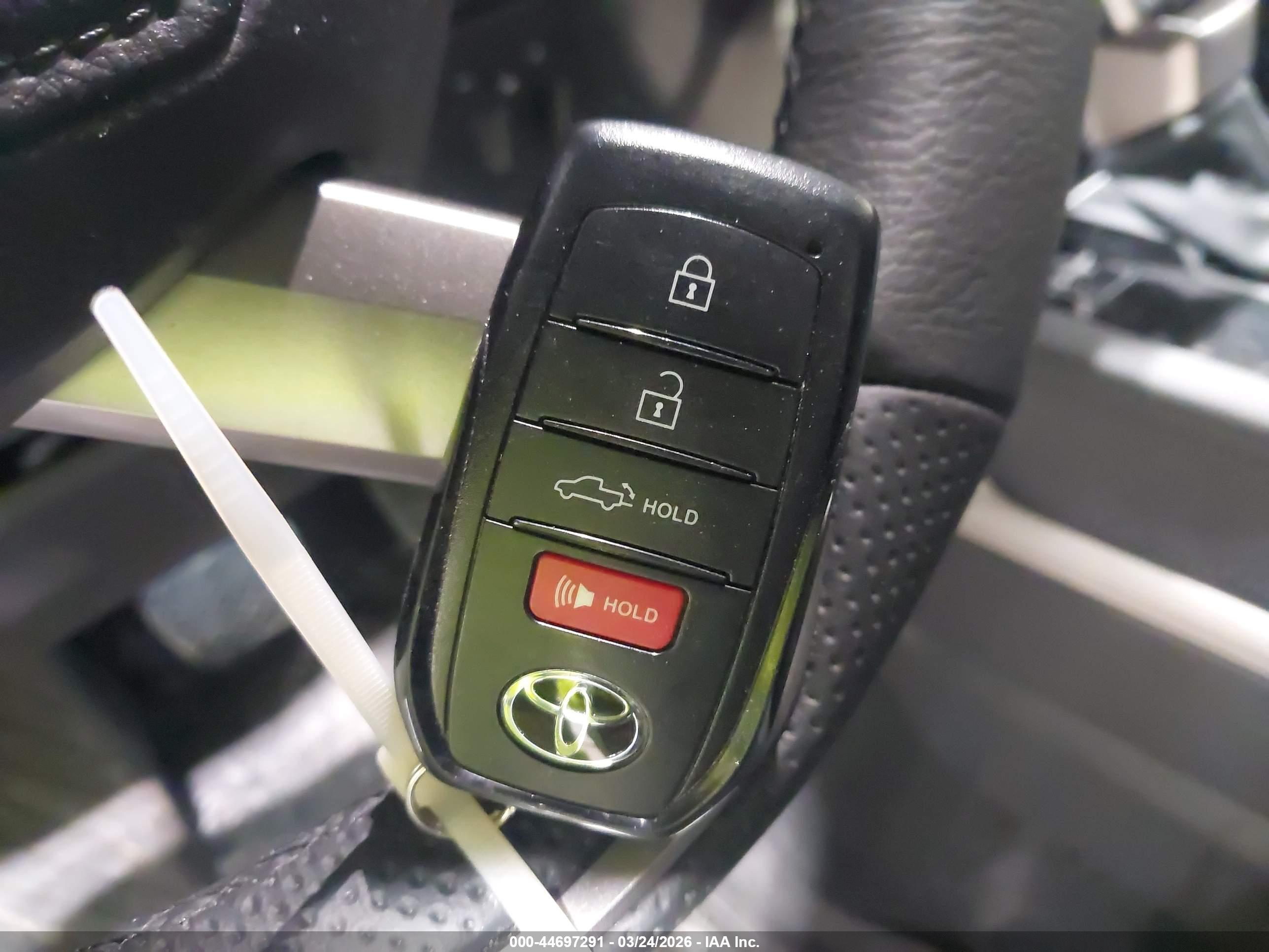 TOYOTA TUNDRA image 11