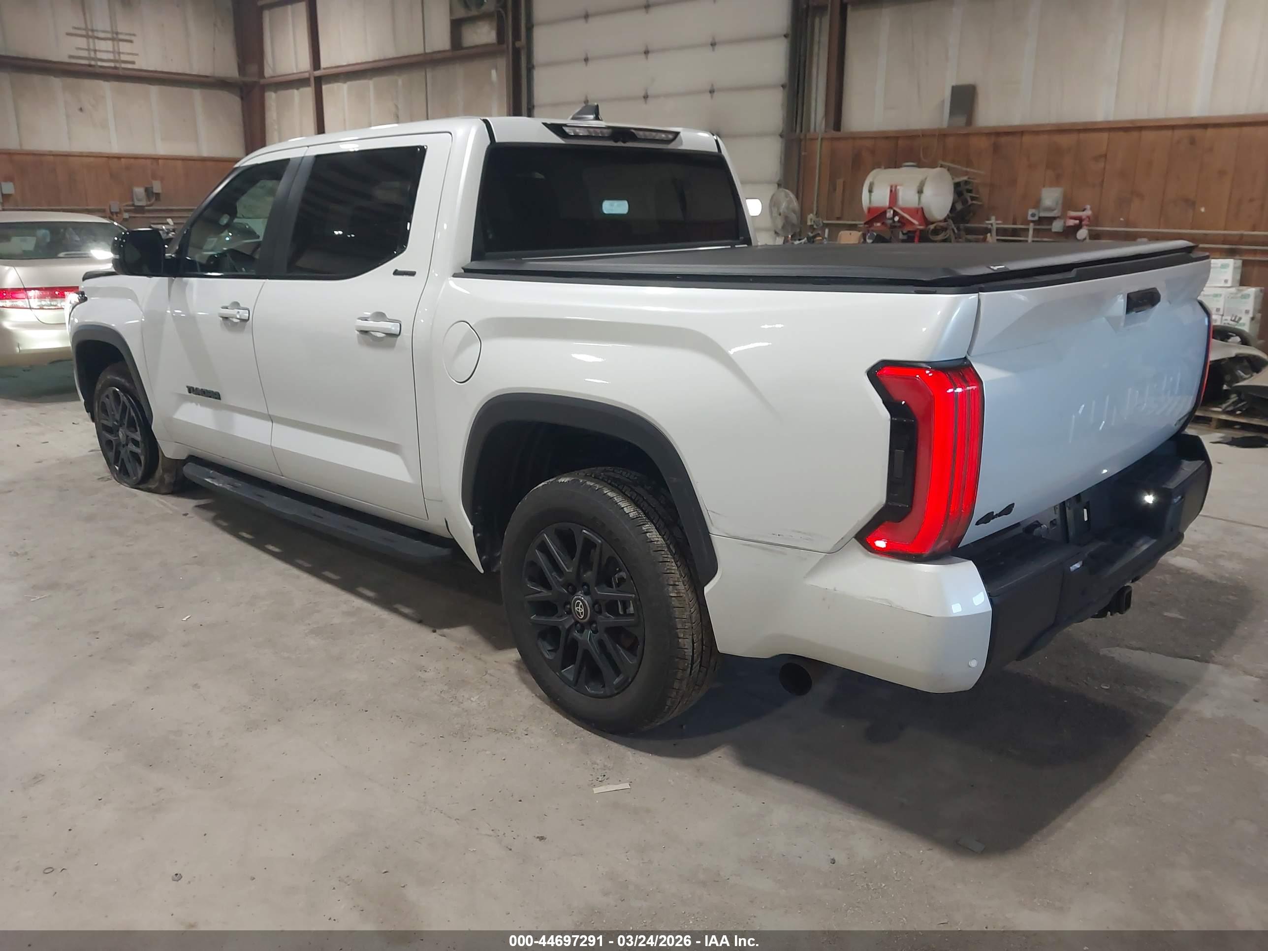 TOYOTA TUNDRA image 3