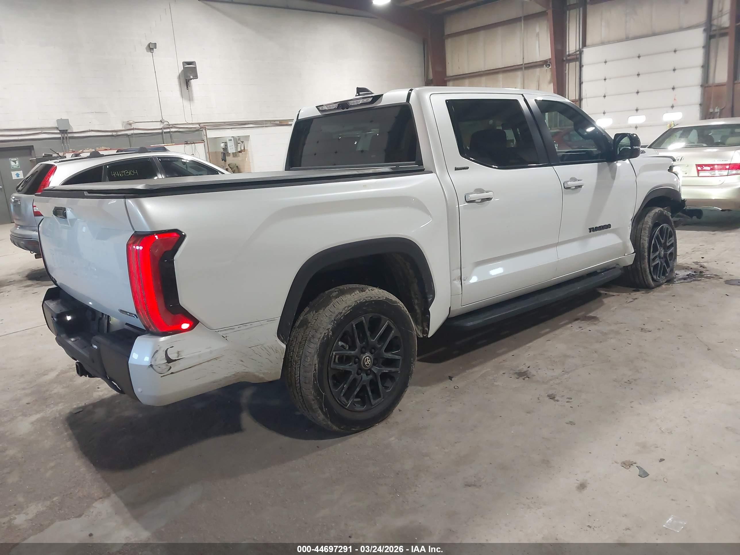 TOYOTA TUNDRA image 4