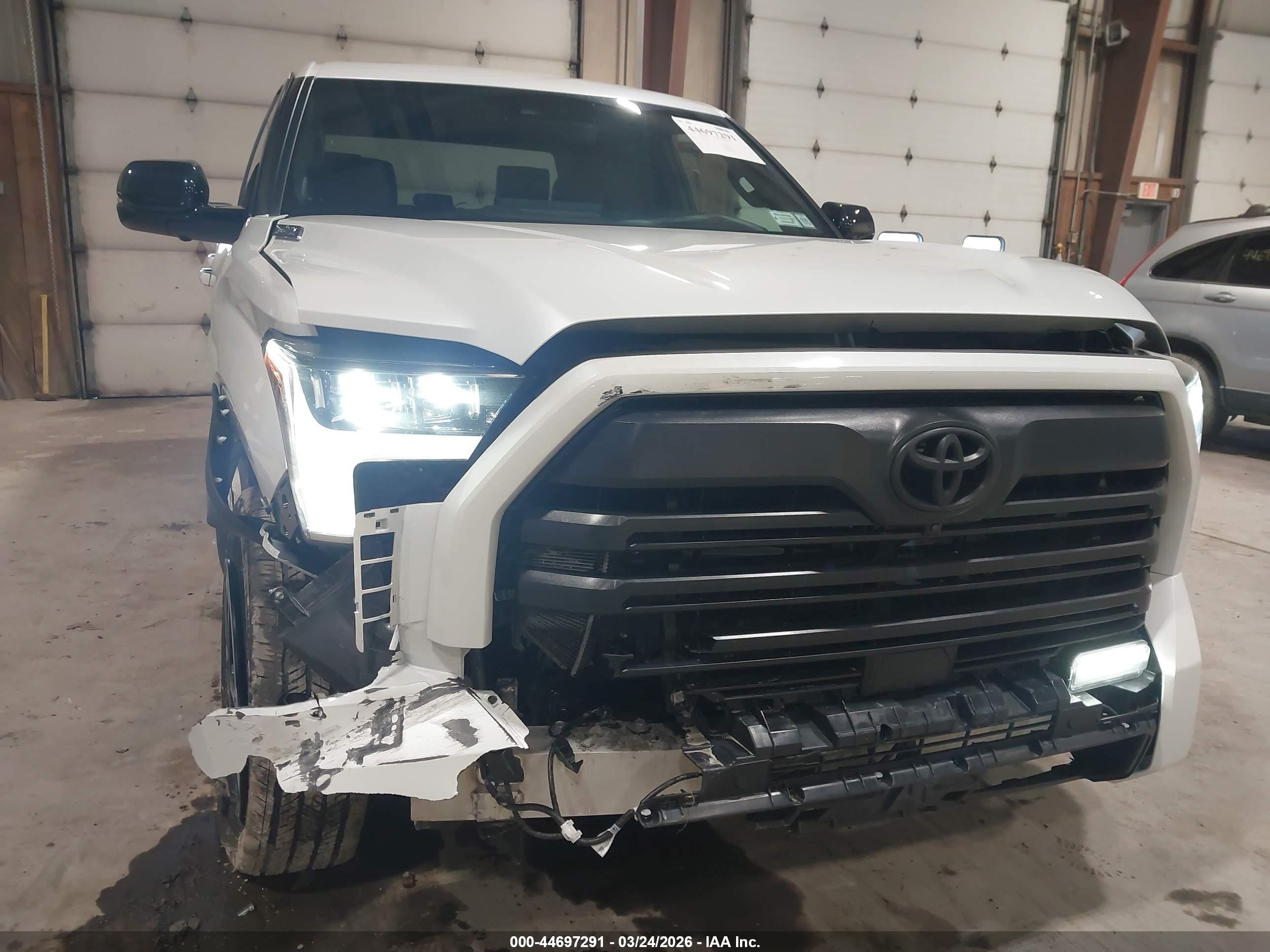 TOYOTA TUNDRA image 6