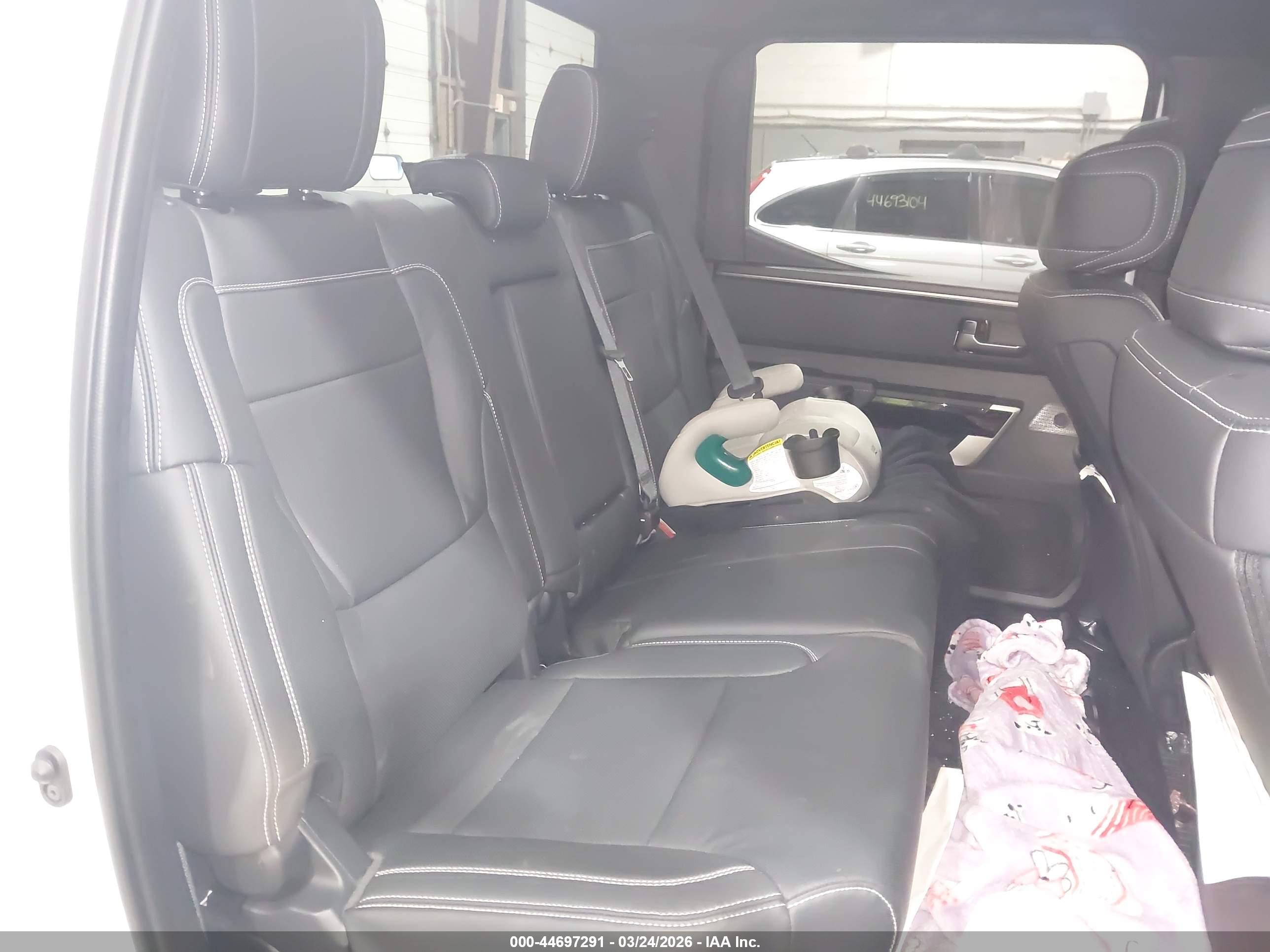 TOYOTA TUNDRA image 8