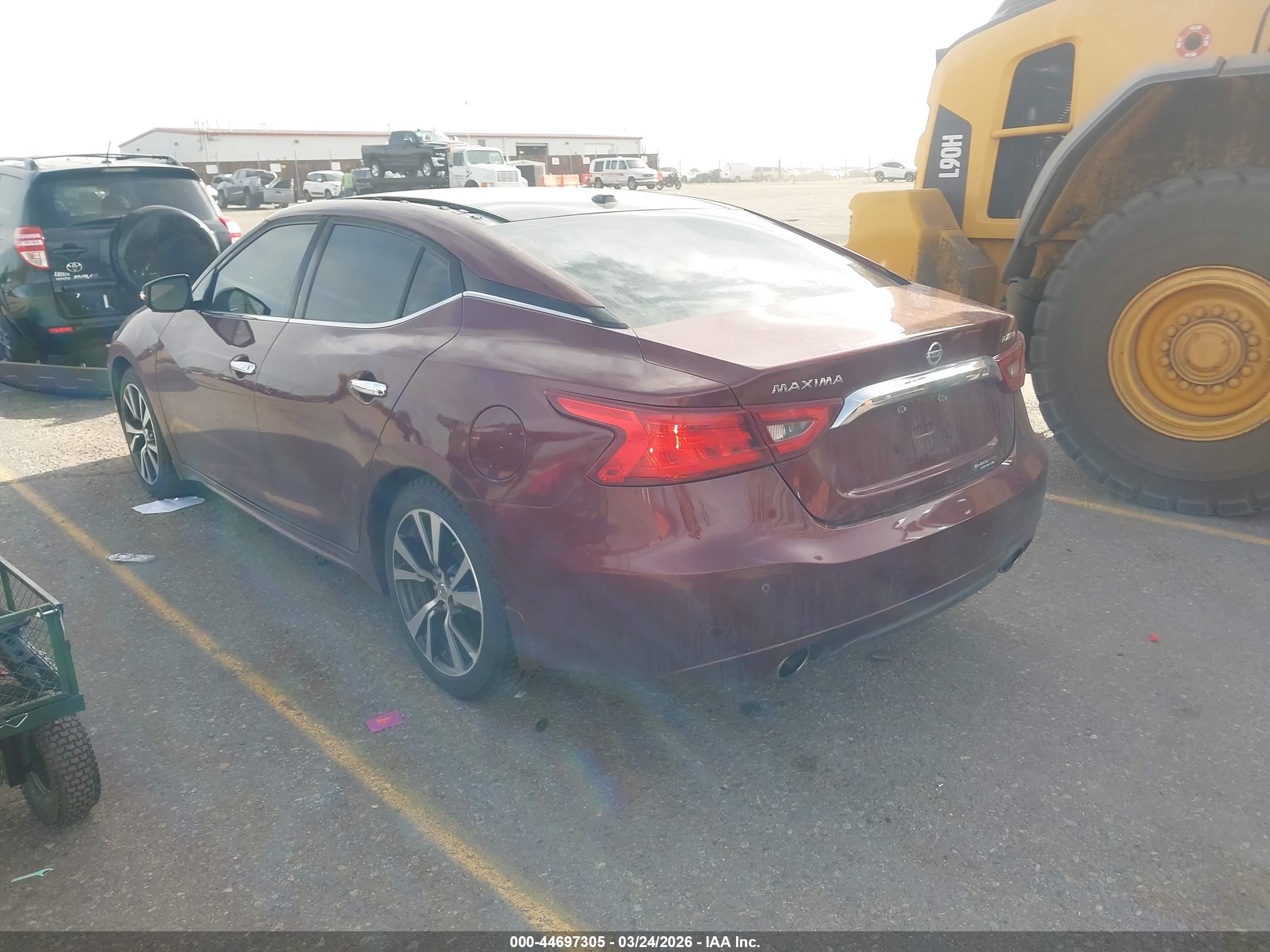 NISSAN MAXIMA image 3
