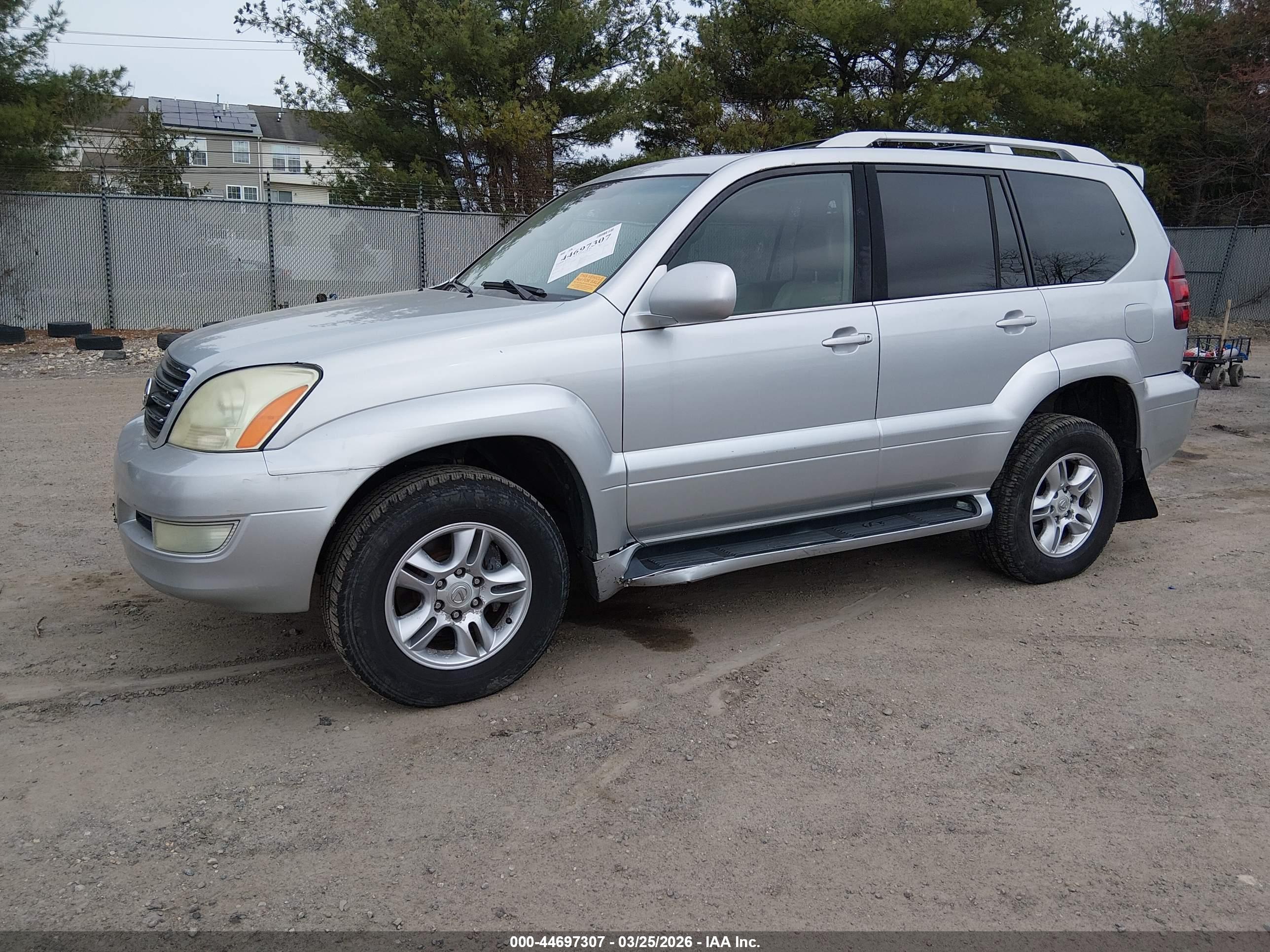 LEXUS GX image 2