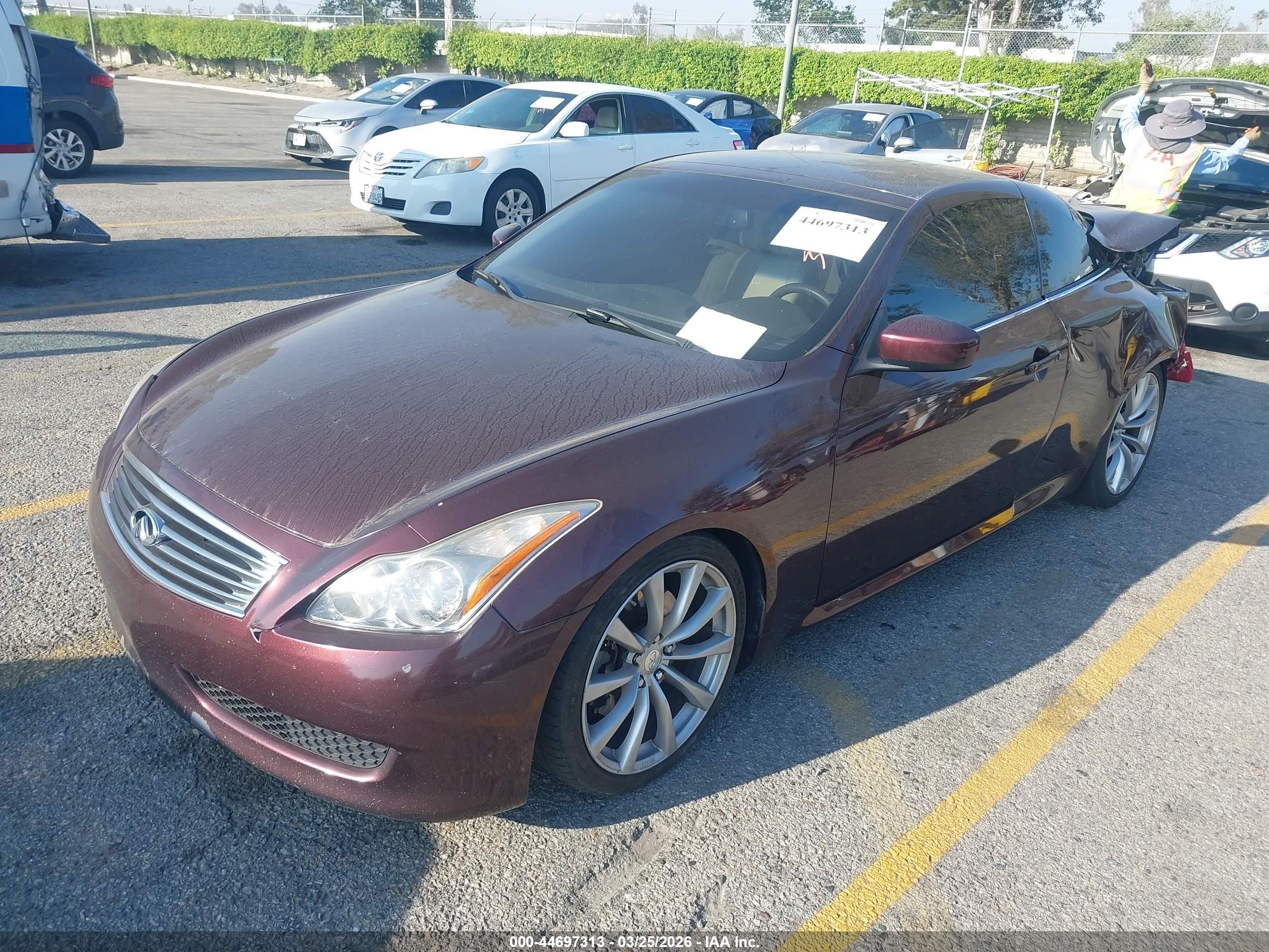 INFINITI G37 image 2