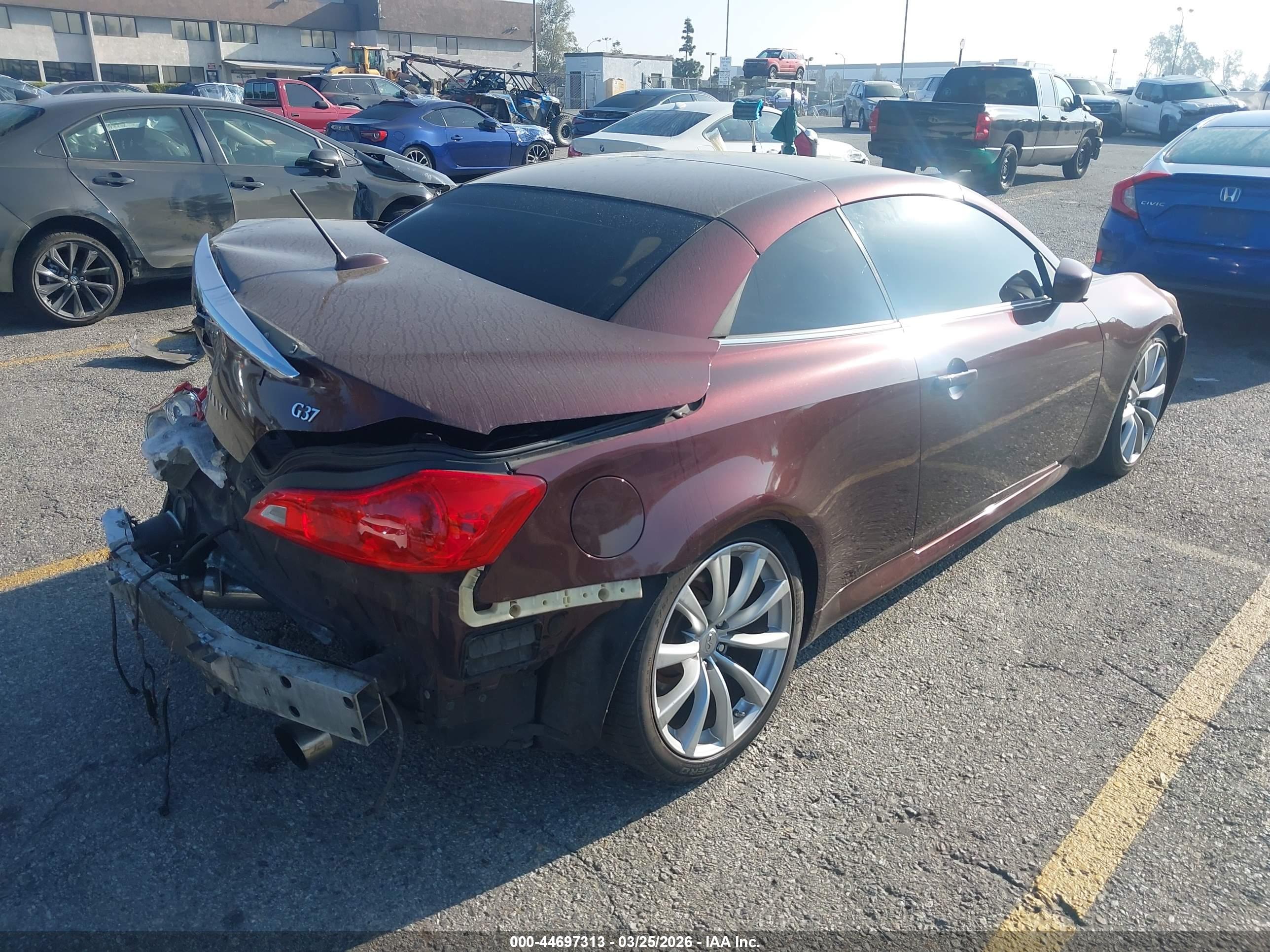 INFINITI G37 image 4