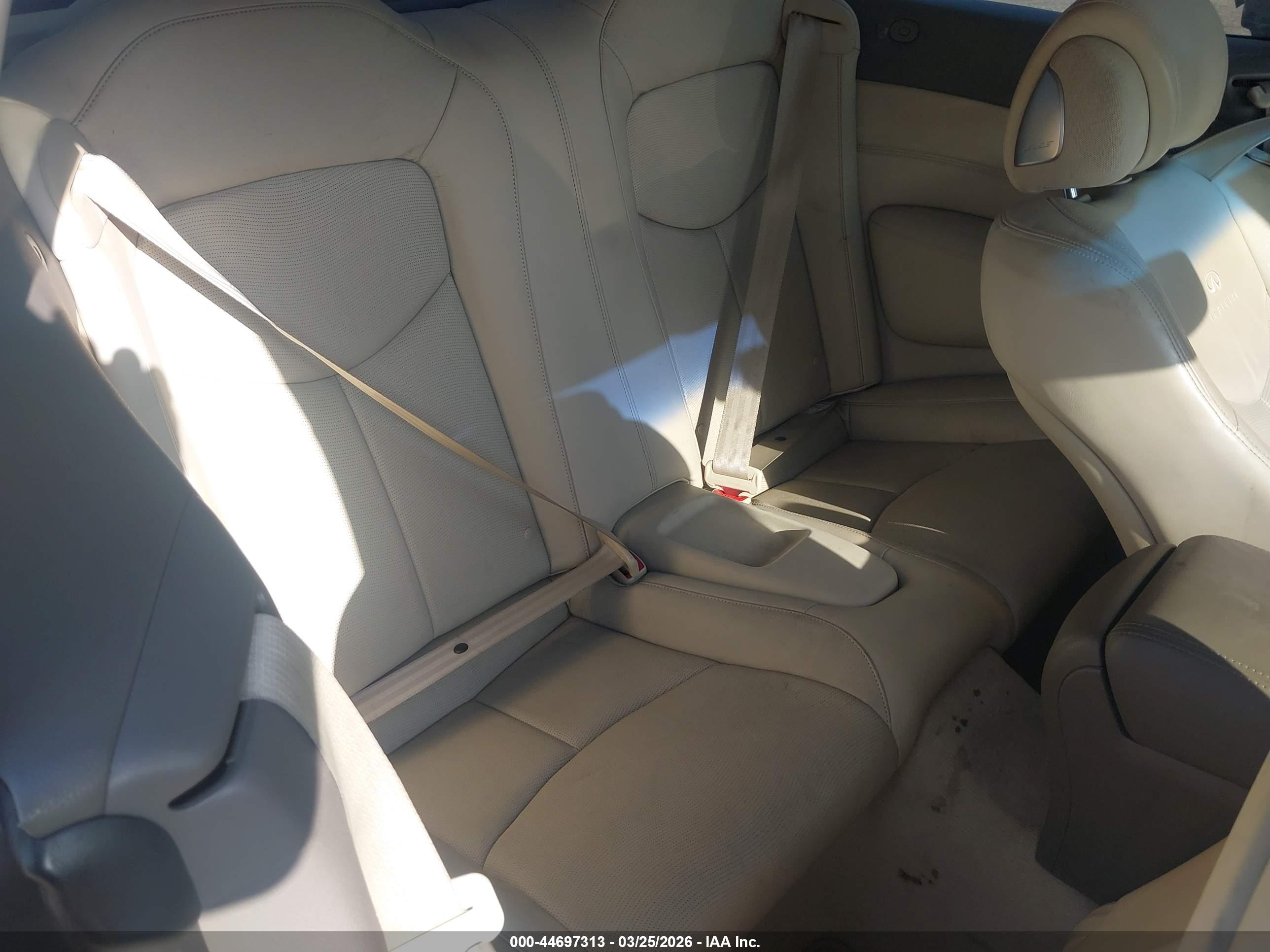 INFINITI G37 image 8